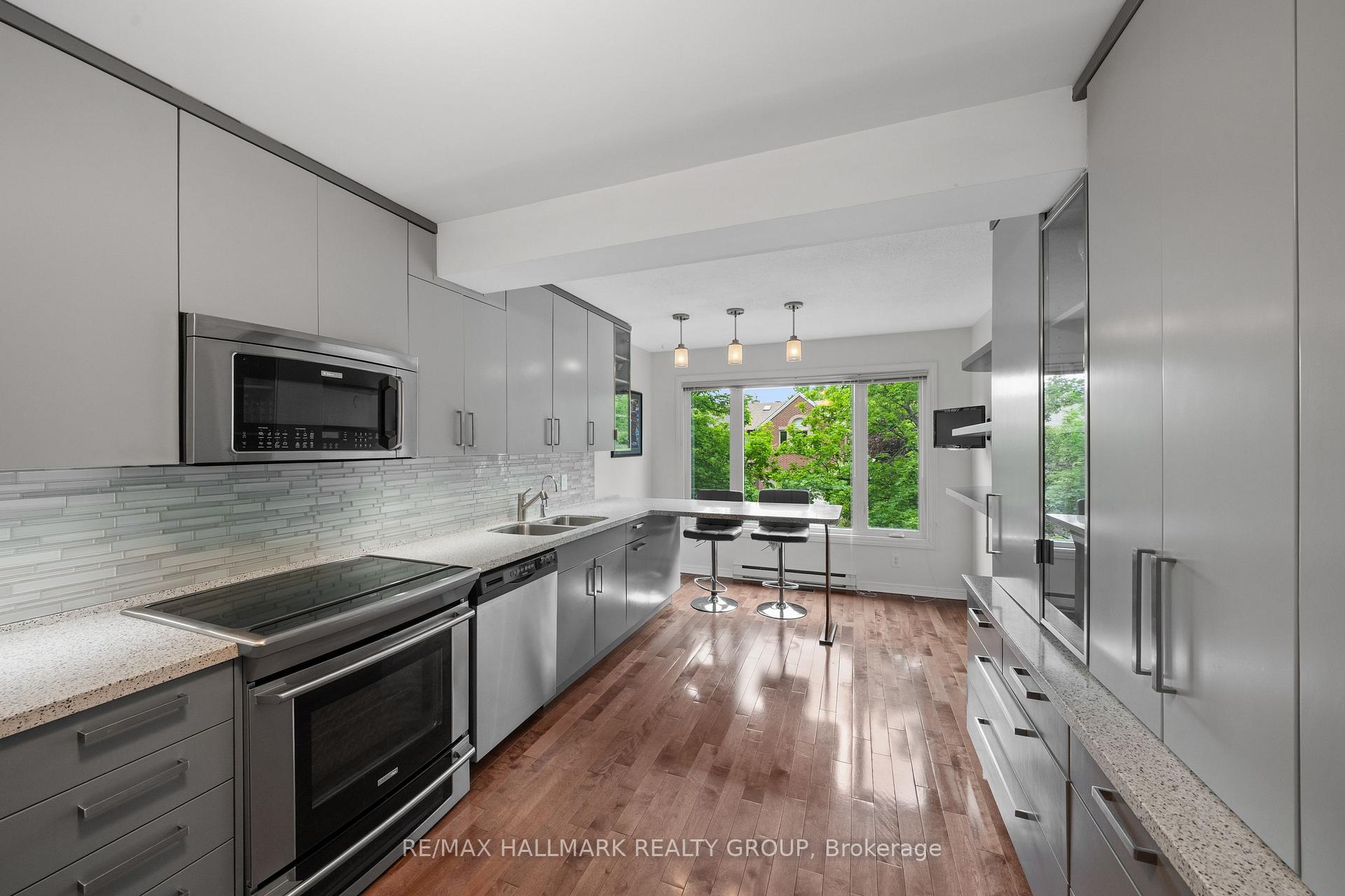 Photo 13 of 44 Dunbarton Court, Ottawa, Cardinal Glen — HOMEH