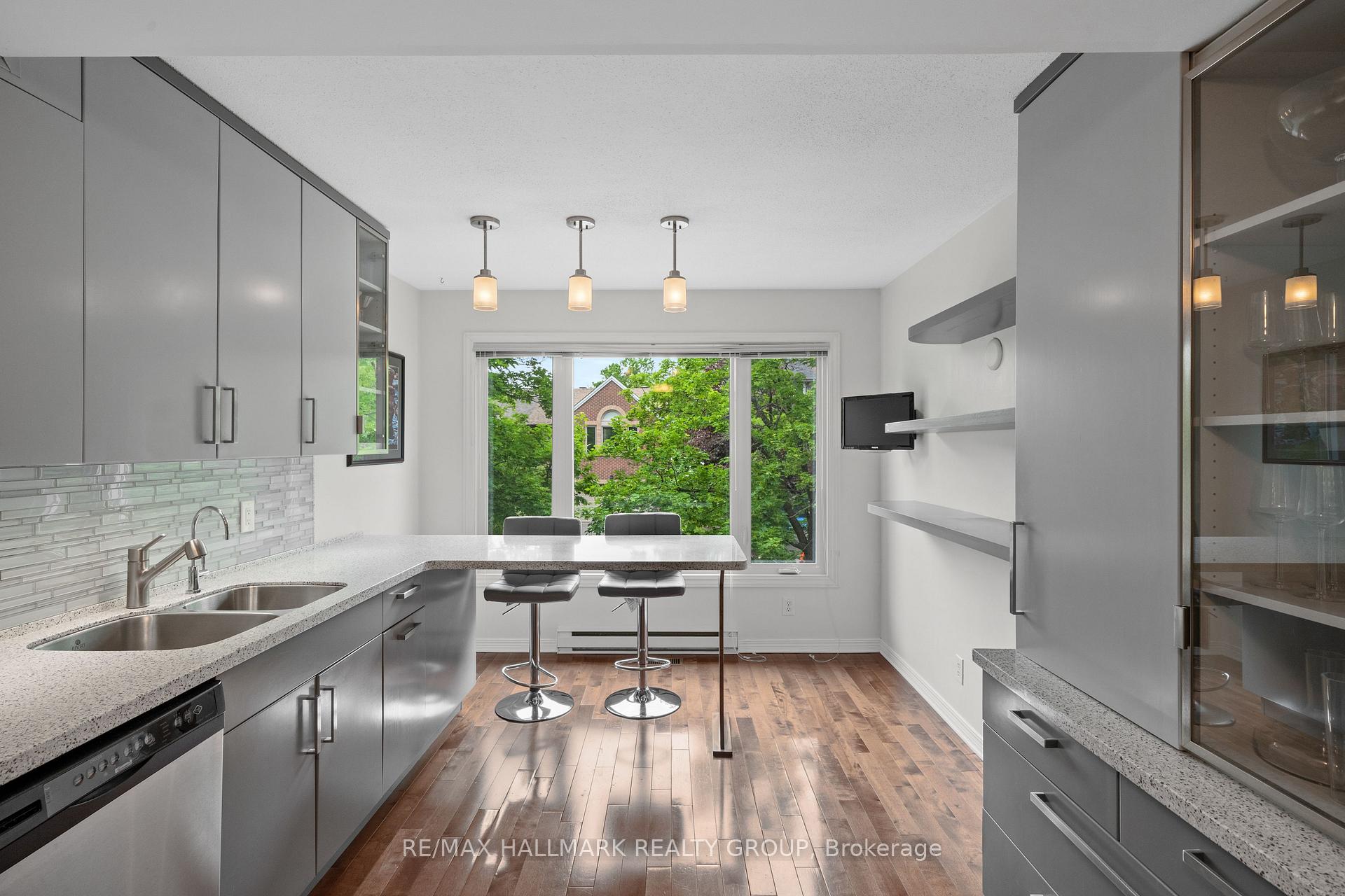 Photo 14 of 44 Dunbarton Court, Ottawa, Cardinal Glen — HOMEH