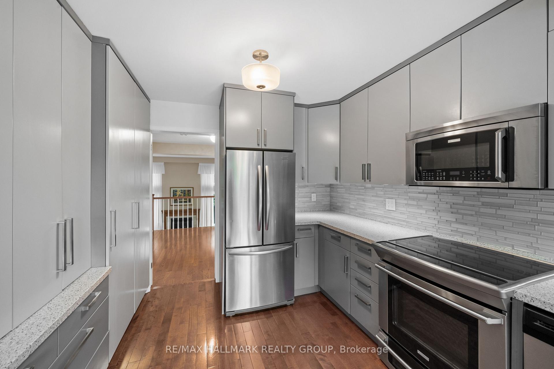 Photo 15 of 44 Dunbarton Court, Ottawa, Cardinal Glen — HOMEH