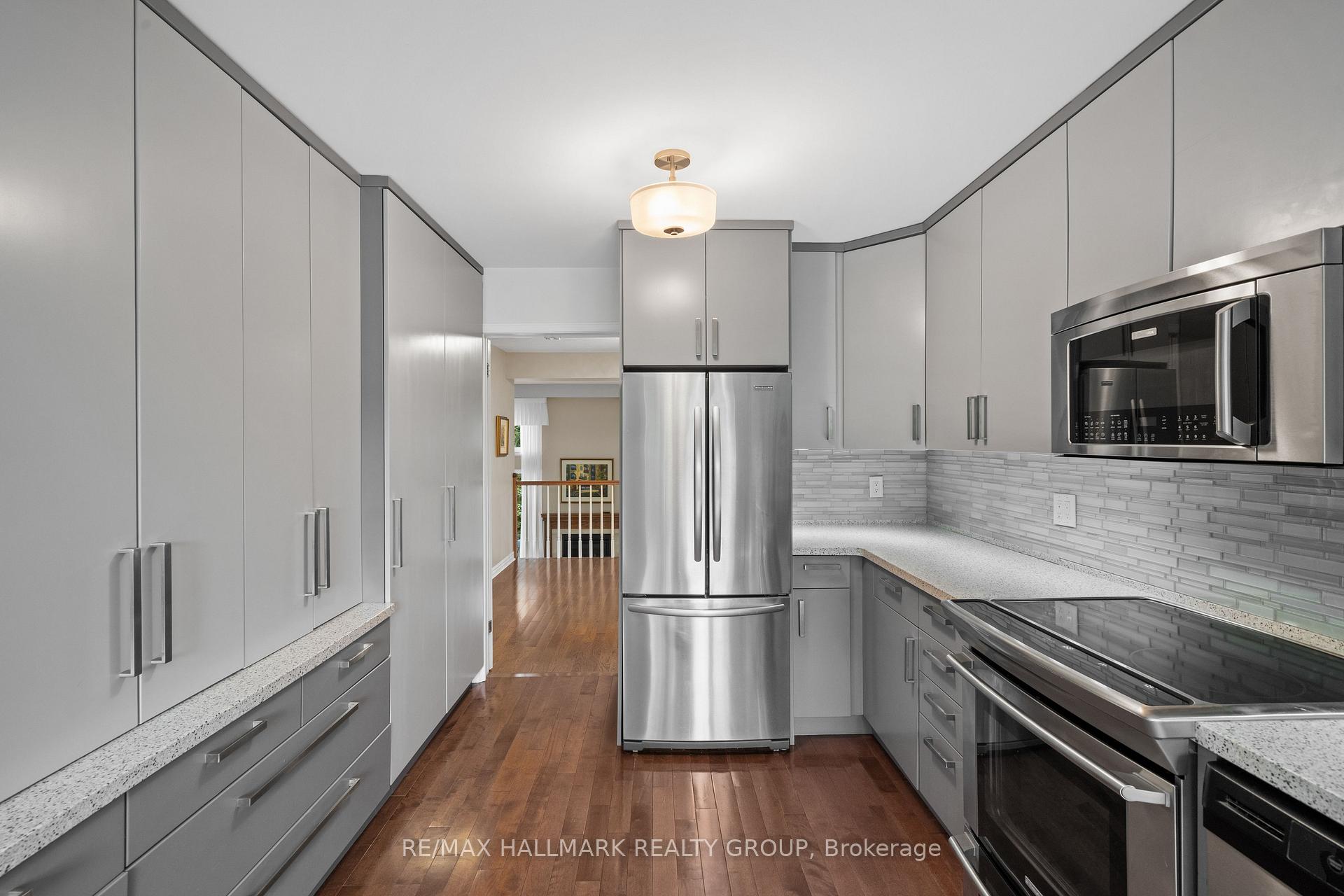 Photo 16 of 44 Dunbarton Court, Ottawa, Cardinal Glen — HOMEH