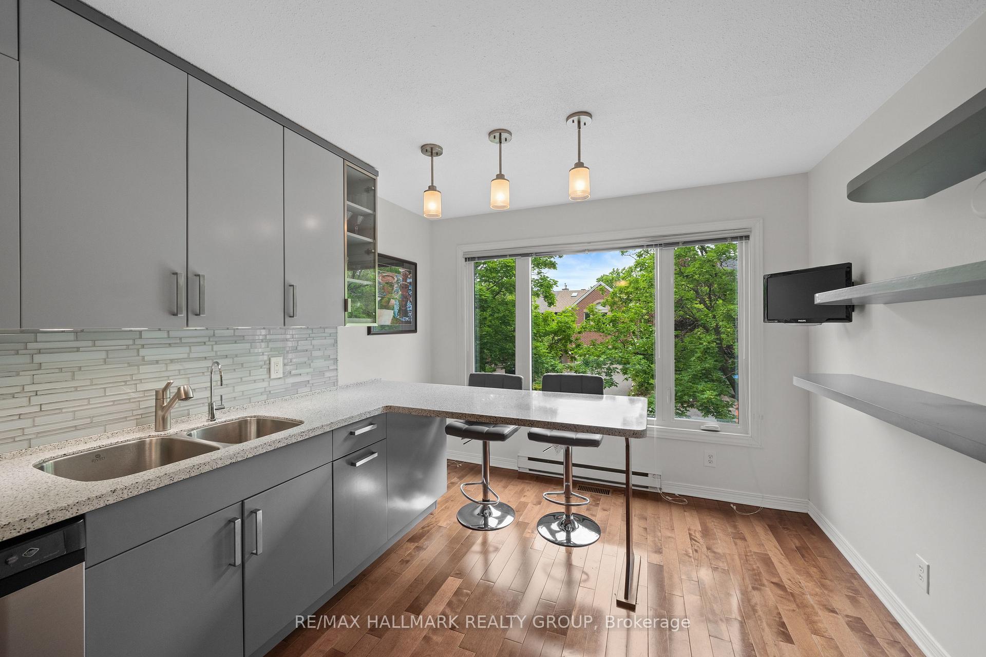 Photo 18 of 44 Dunbarton Court, Ottawa, Cardinal Glen — HOMEH