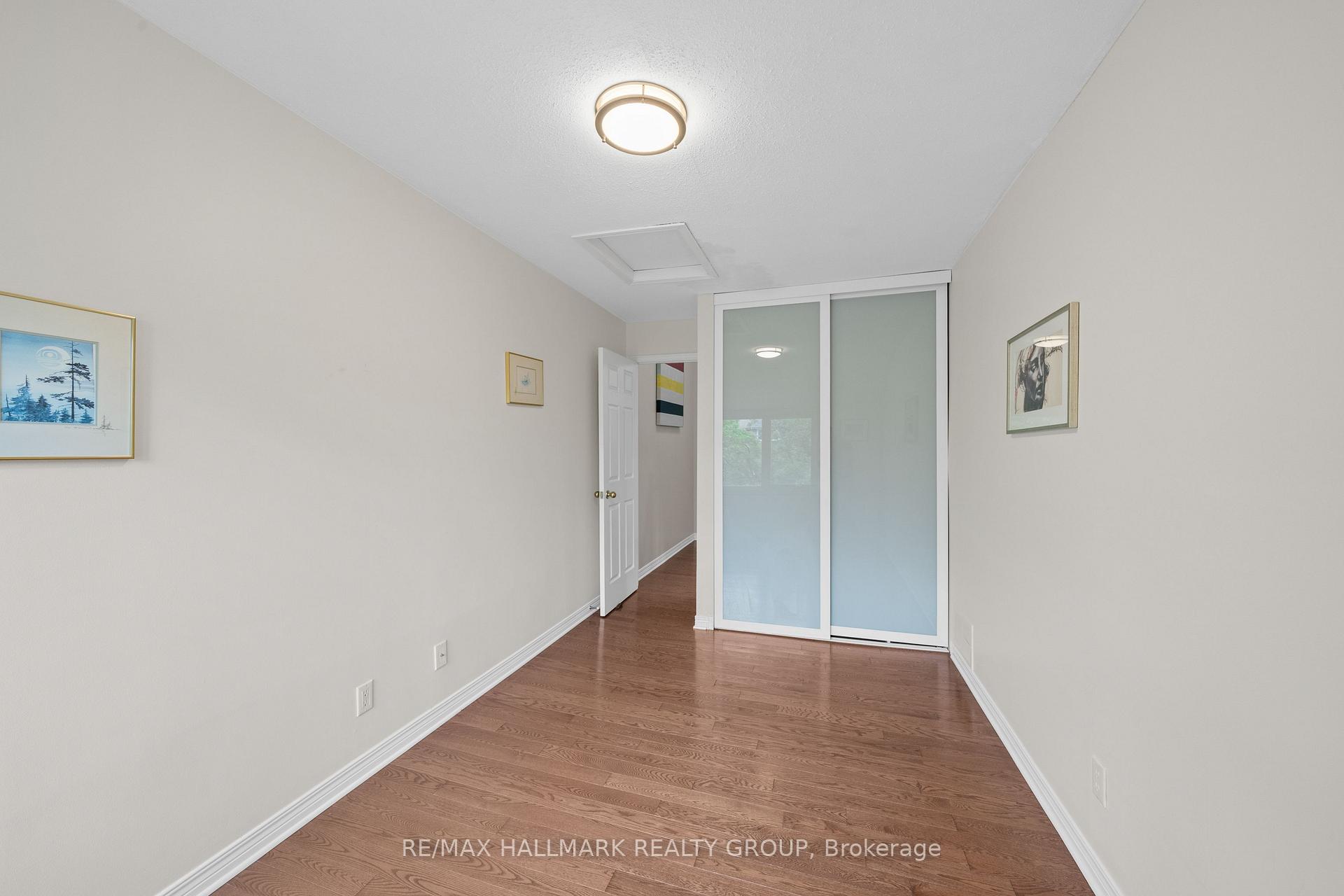 Photo 20 of 44 Dunbarton Court, Ottawa, Cardinal Glen — HOMEH