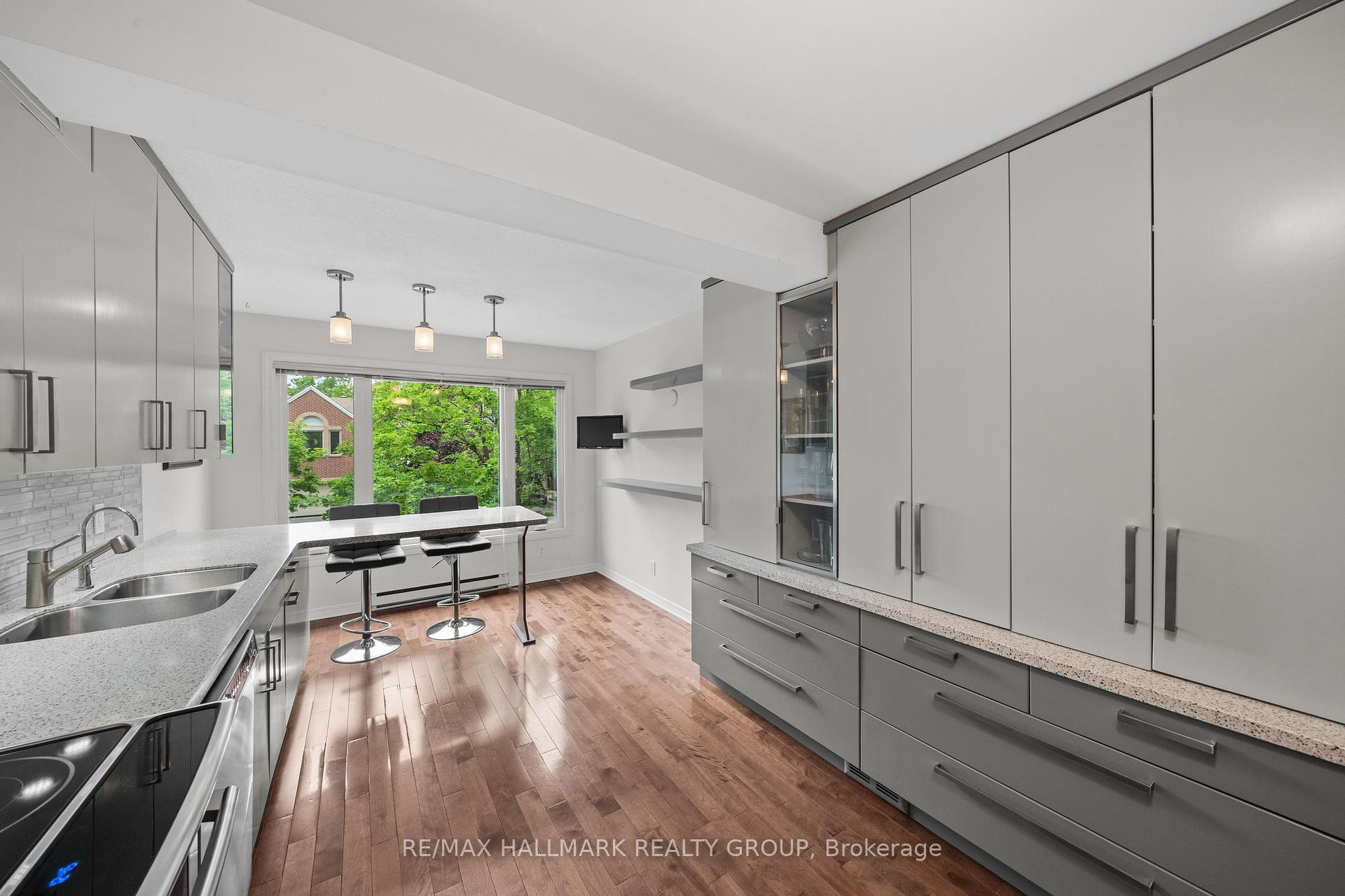 Photo 32 of 44 Dunbarton Court, Ottawa, Cardinal Glen — HOMEH