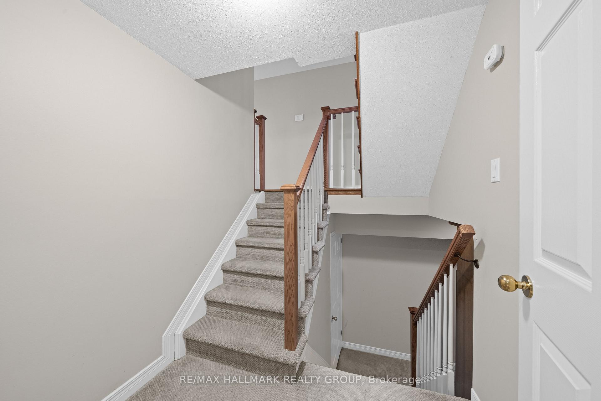 Photo 33 of 44 Dunbarton Court, Ottawa, Cardinal Glen — HOMEH