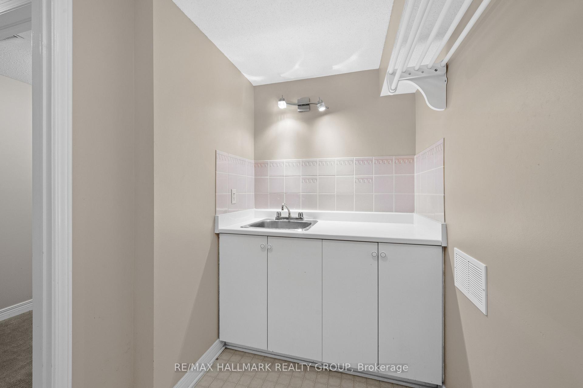 Photo 36 of 44 Dunbarton Court, Ottawa, Cardinal Glen — HOMEH