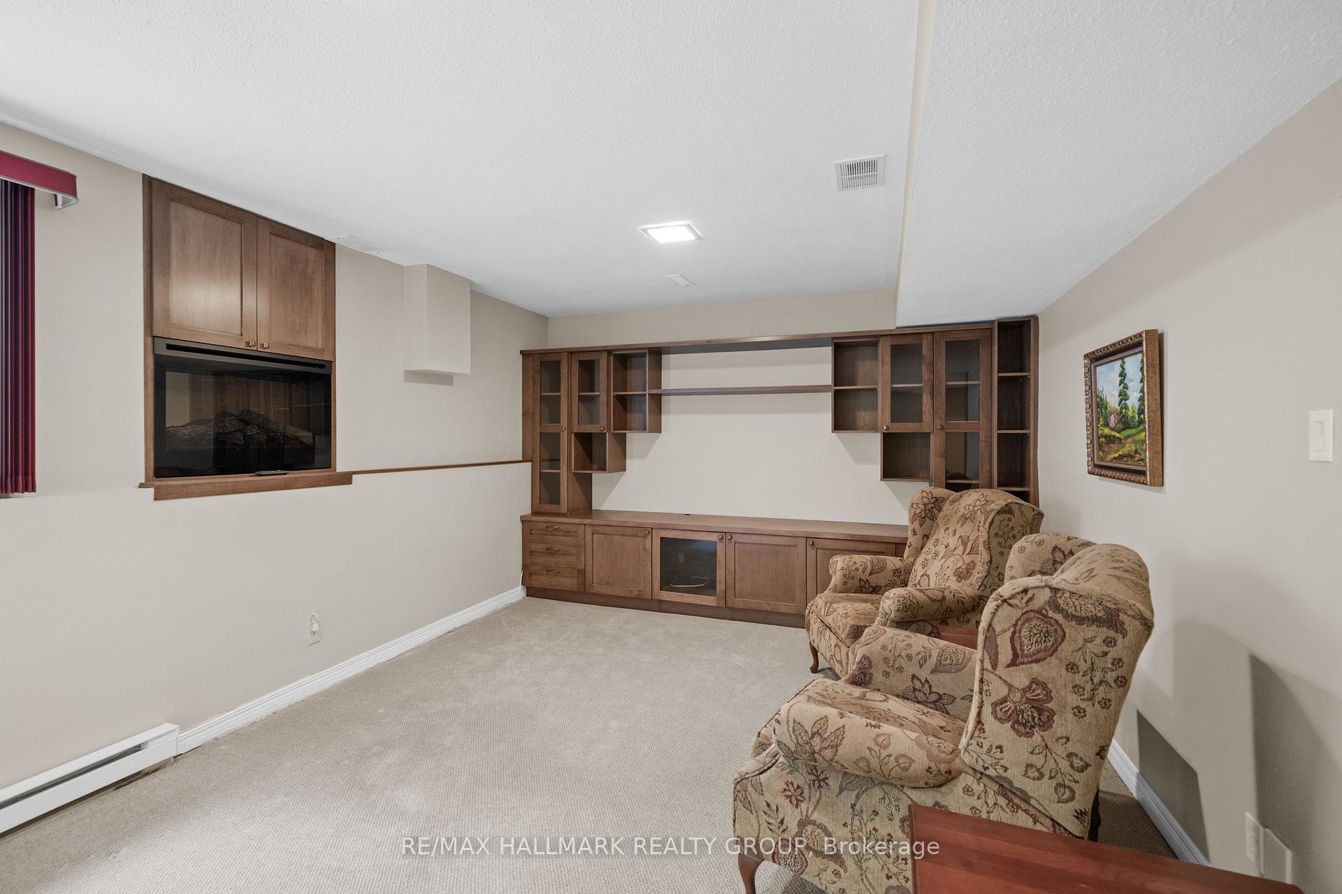 Photo 37 of 44 Dunbarton Court, Ottawa, Cardinal Glen — HOMEH