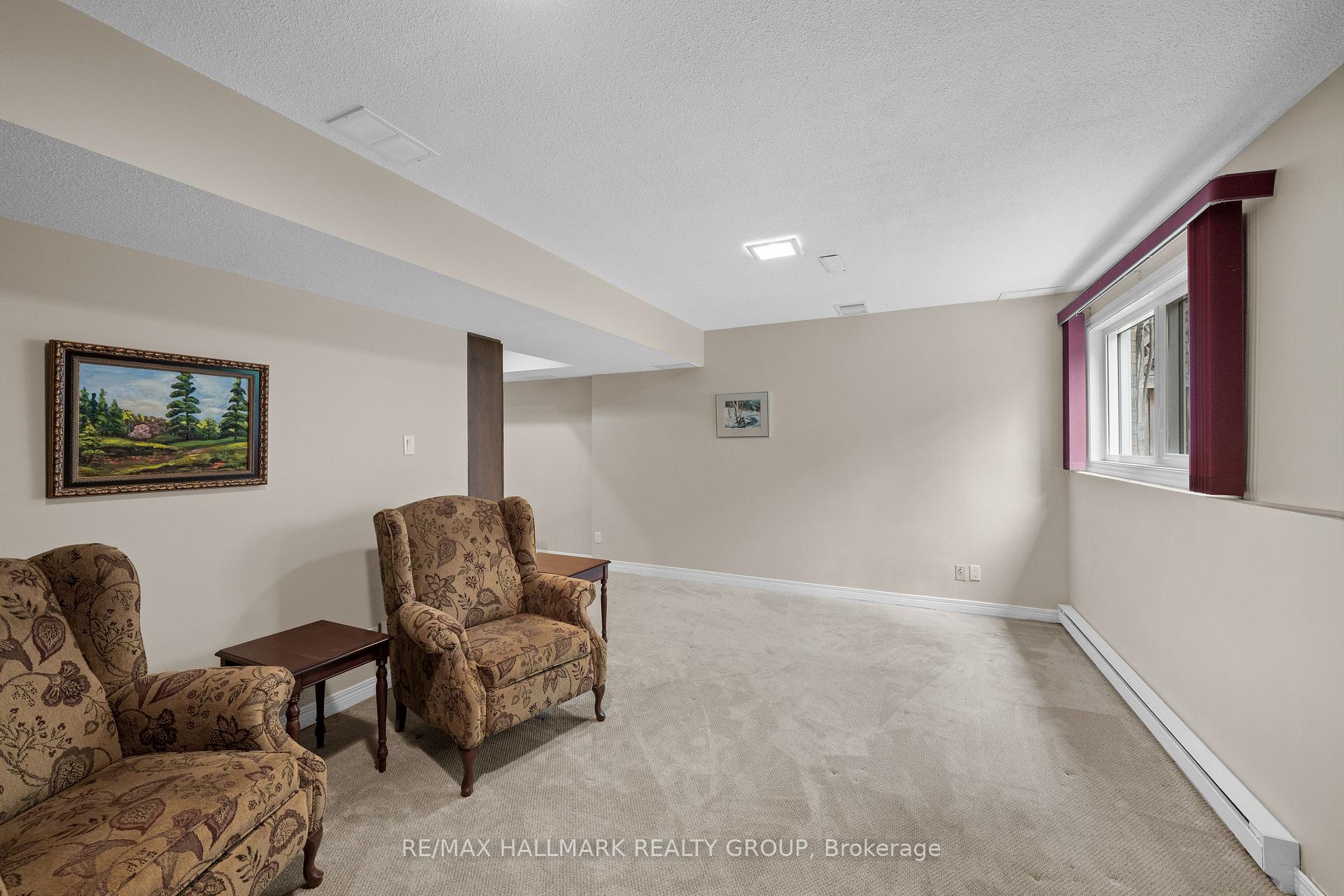 Photo 38 of 44 Dunbarton Court, Ottawa, Cardinal Glen — HOMEH