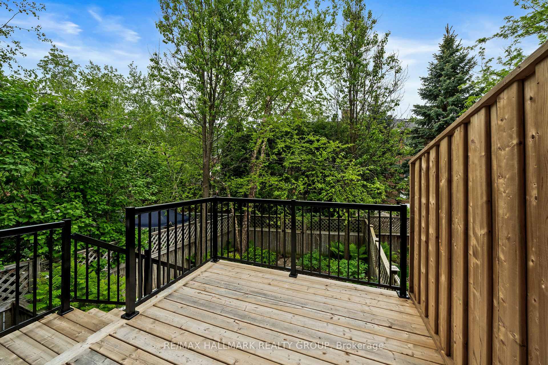 Photo 39 of 44 Dunbarton Court, Ottawa, Cardinal Glen — HOMEH
