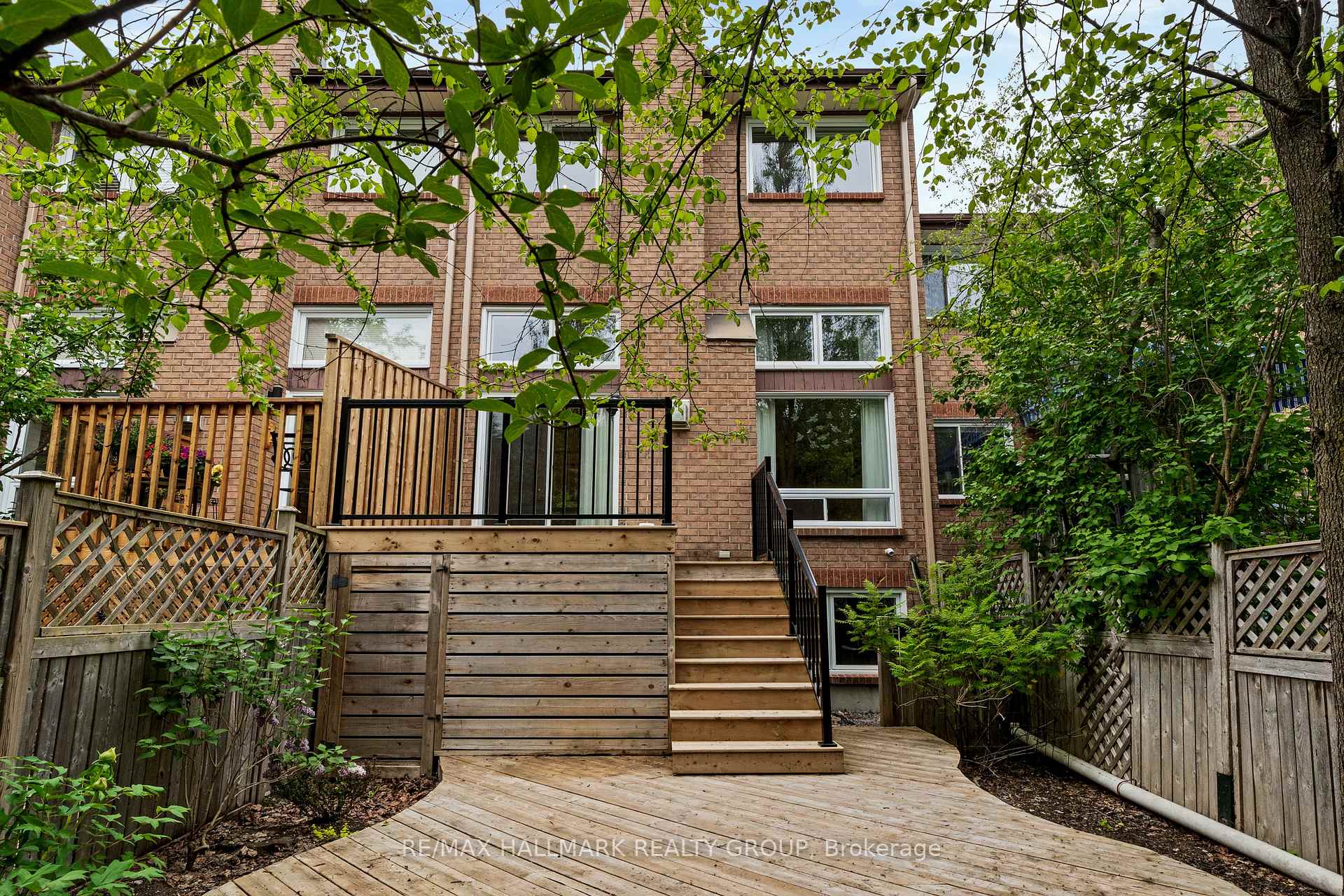 Photo 42 of 44 Dunbarton Court, Ottawa, Cardinal Glen — HOMEH