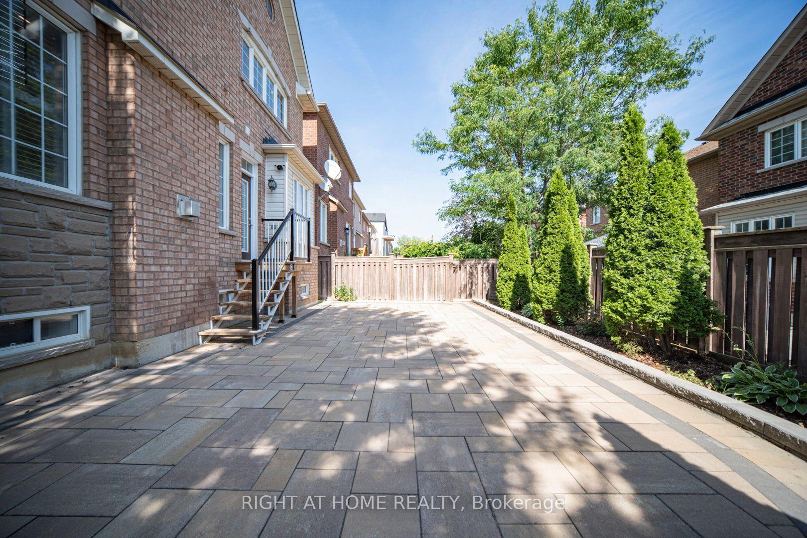 Photo 5 of 66 Larkmead Crescent, Markham, Victoria Manor-Jennings Gate — HOMEH