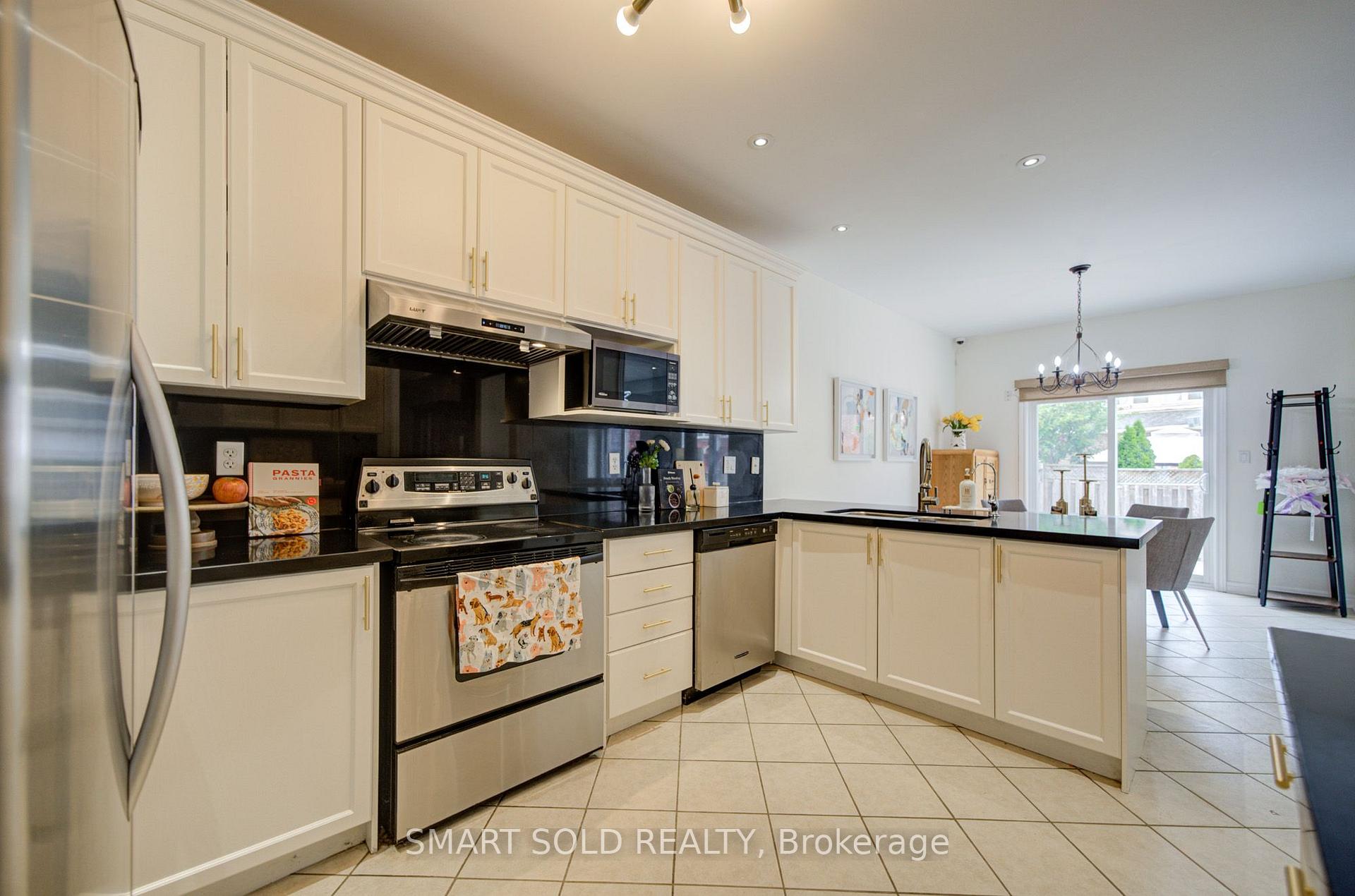 Photo 9 of 48 Ravel Drive, Vaughan, Patterson — HOMEH