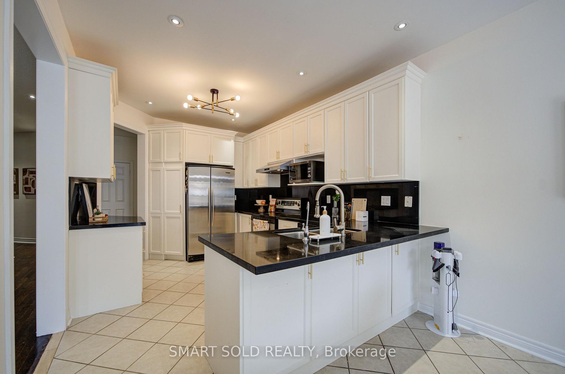 Photo 10 of 48 Ravel Drive, Vaughan, Patterson — HOMEH