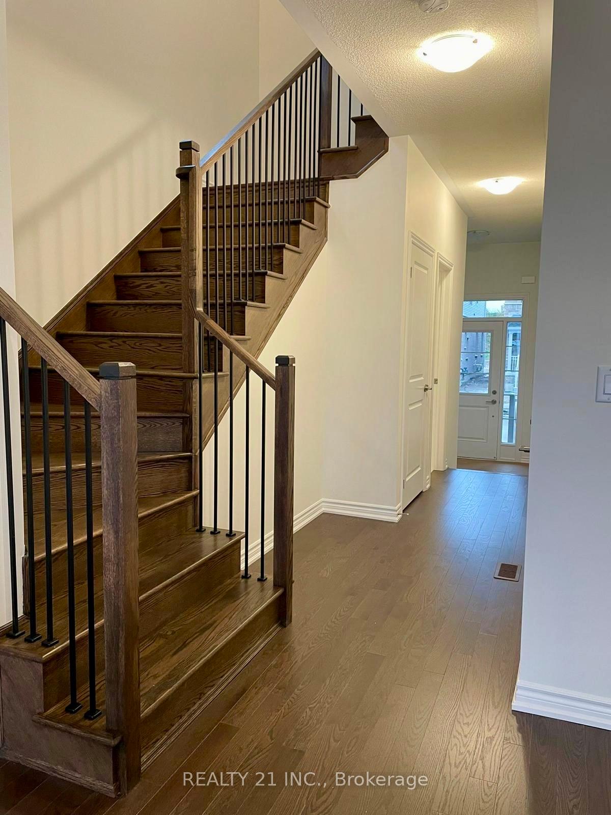 Photo 3 of 156 Shepherd Drive, Barrie, Rural Barrie Southeast — HOMEH