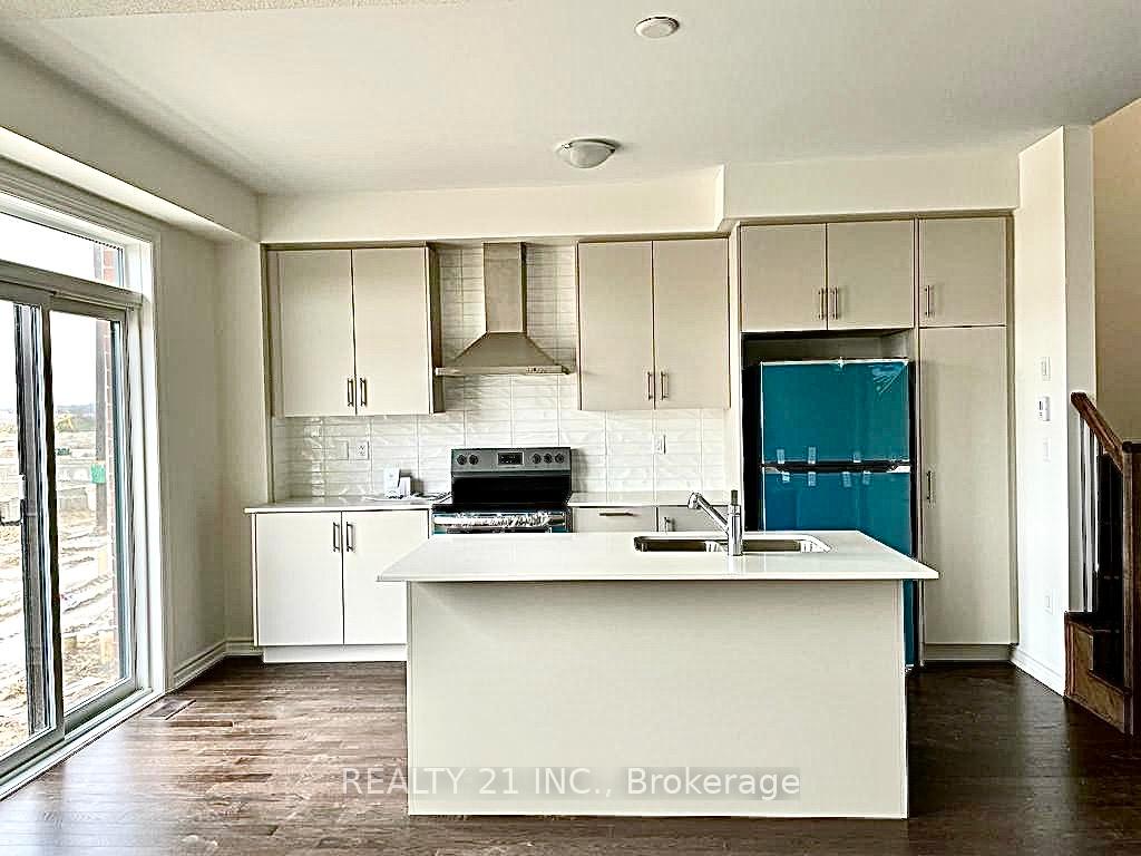 Photo 5 of 156 Shepherd Drive, Barrie, Rural Barrie Southeast — HOMEH