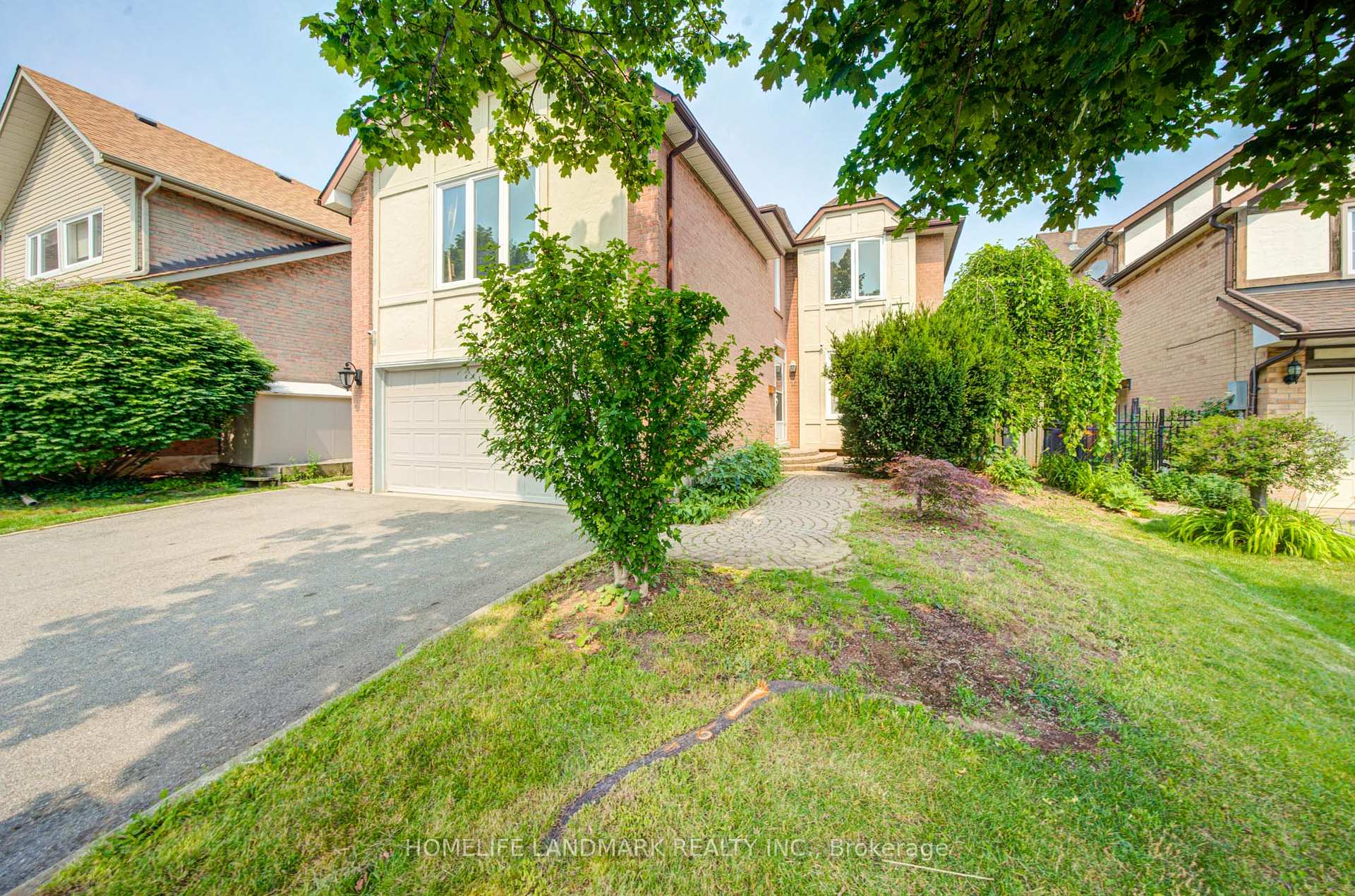 Photo 2 of 1091 Queens Avenue, Oakville, College Park — HOMEH