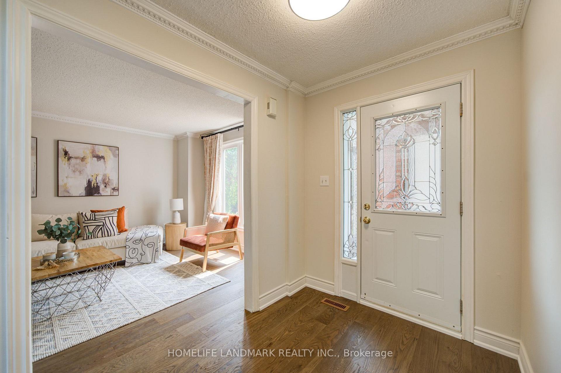 Photo 3 of 1091 Queens Avenue, Oakville, College Park — HOMEH