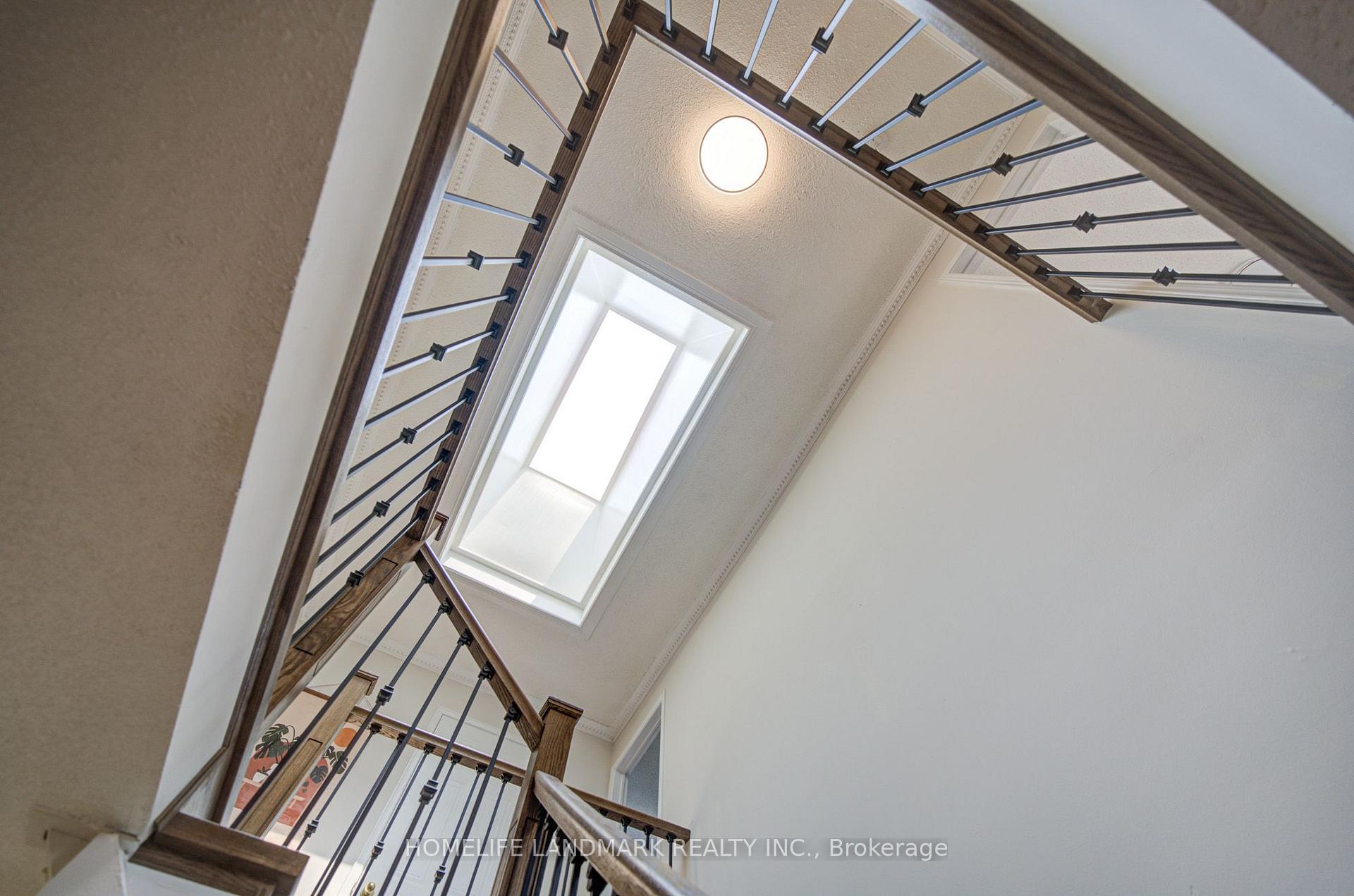 Photo 4 of 1091 Queens Avenue, Oakville, College Park — HOMEH