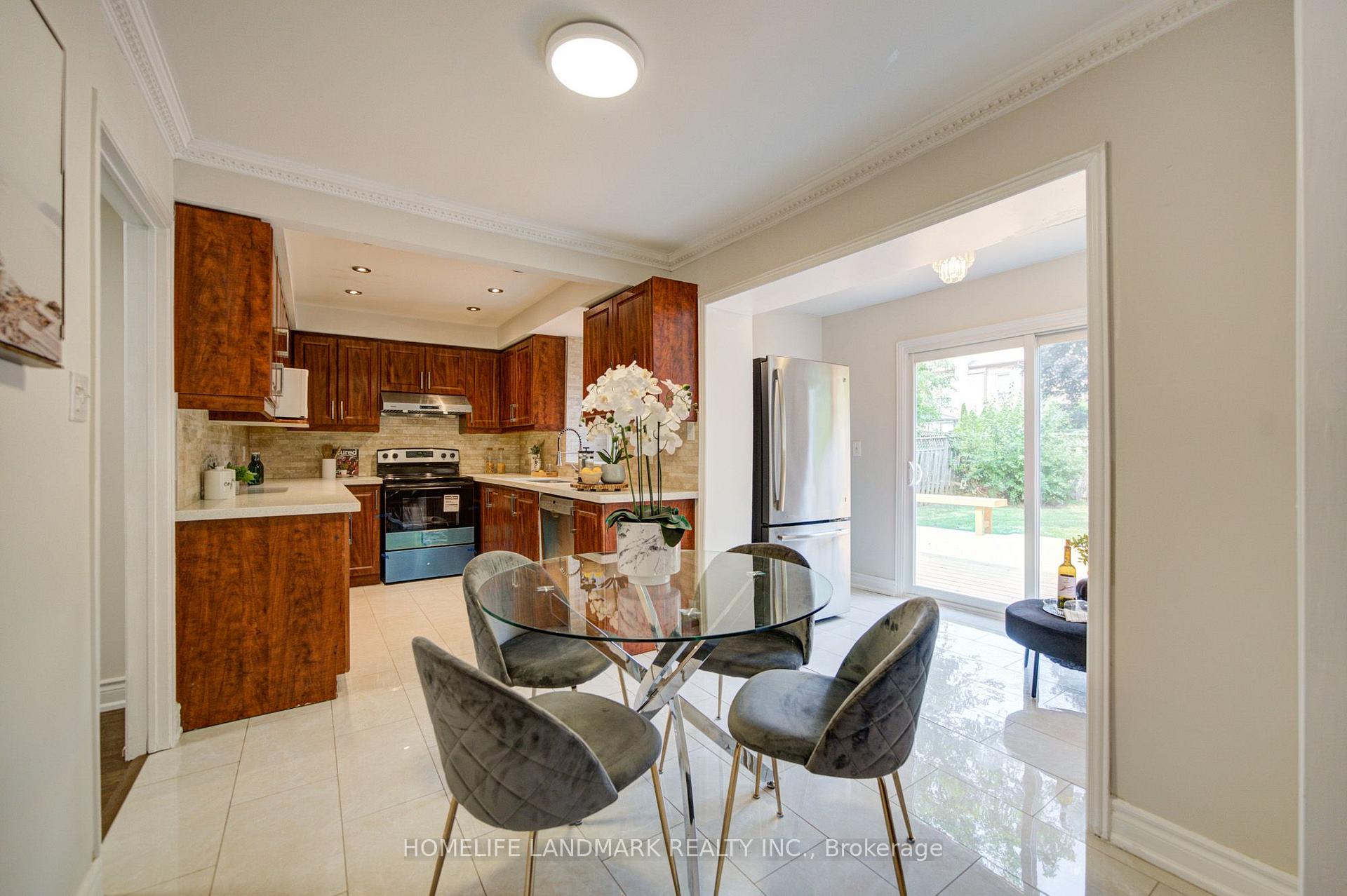 Photo 15 of 1091 Queens Avenue, Oakville, College Park — HOMEH