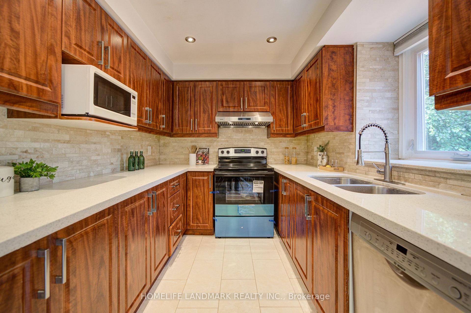 Photo 17 of 1091 Queens Avenue, Oakville, College Park — HOMEH