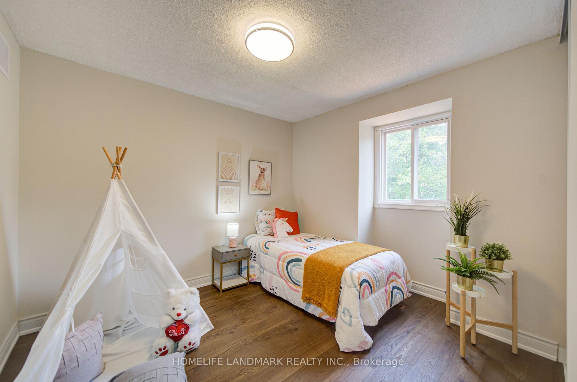 Photo 24 of 1091 Queens Avenue, Oakville, College Park — HOMEH