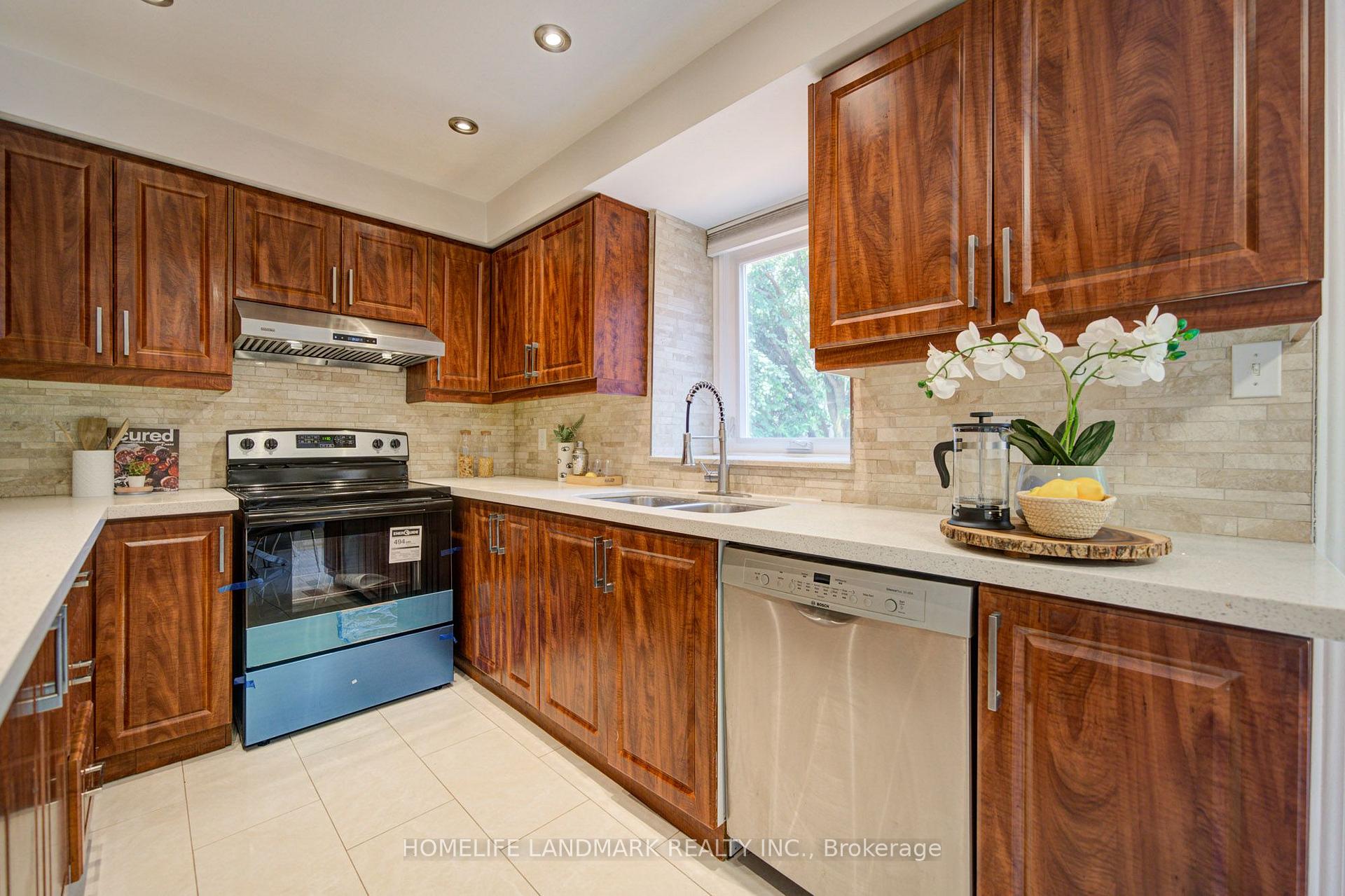 Photo 16 of 1091 Queens Avenue, Oakville, College Park — HOMEH