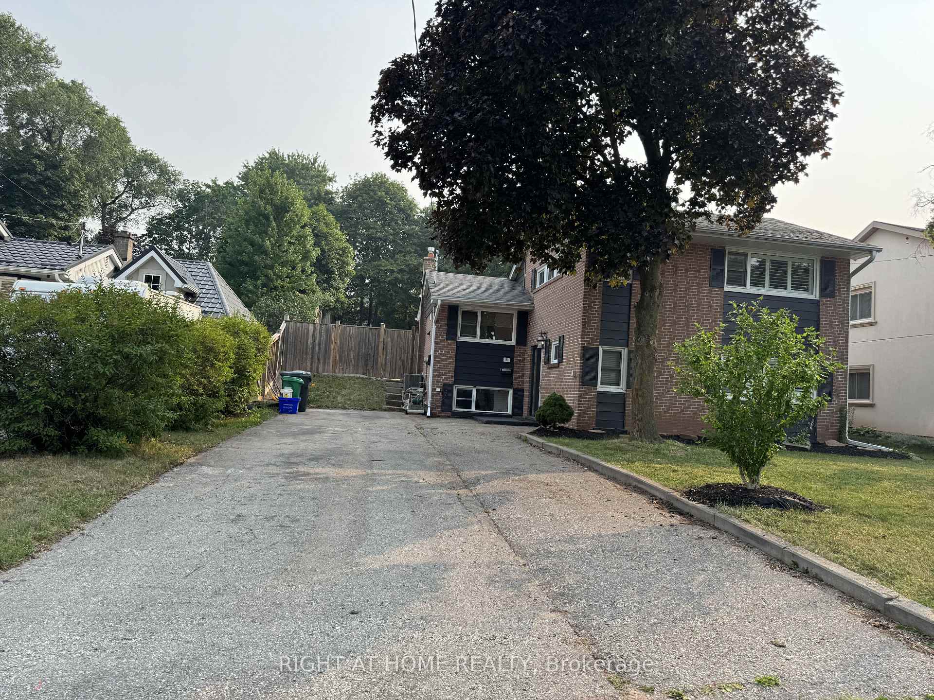 Photo 2 of 92 Vista Drive, Mississauga, Streetsville — HOMEH