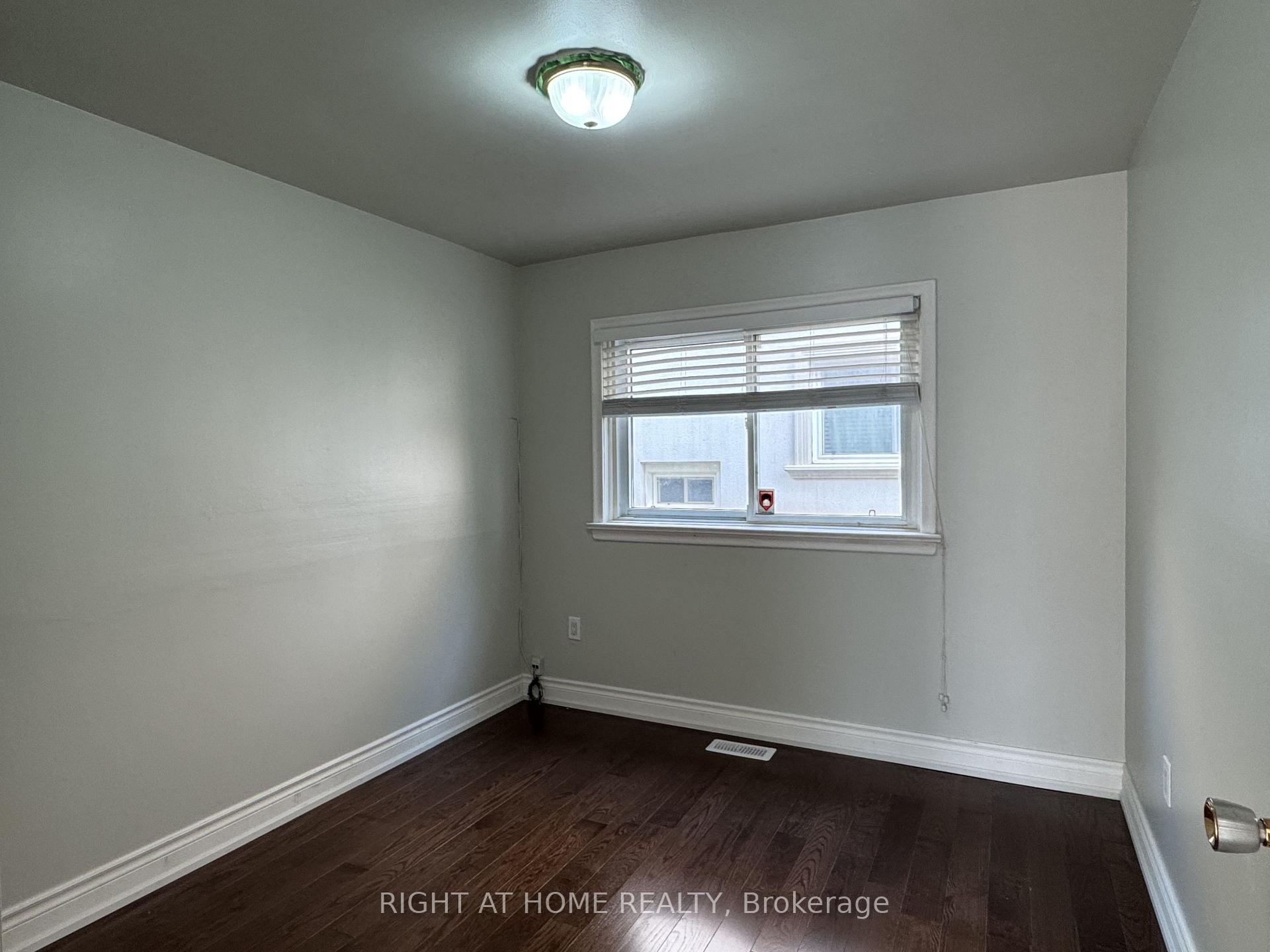 Photo 6 of 92 Vista Drive, Mississauga, Streetsville — HOMEH