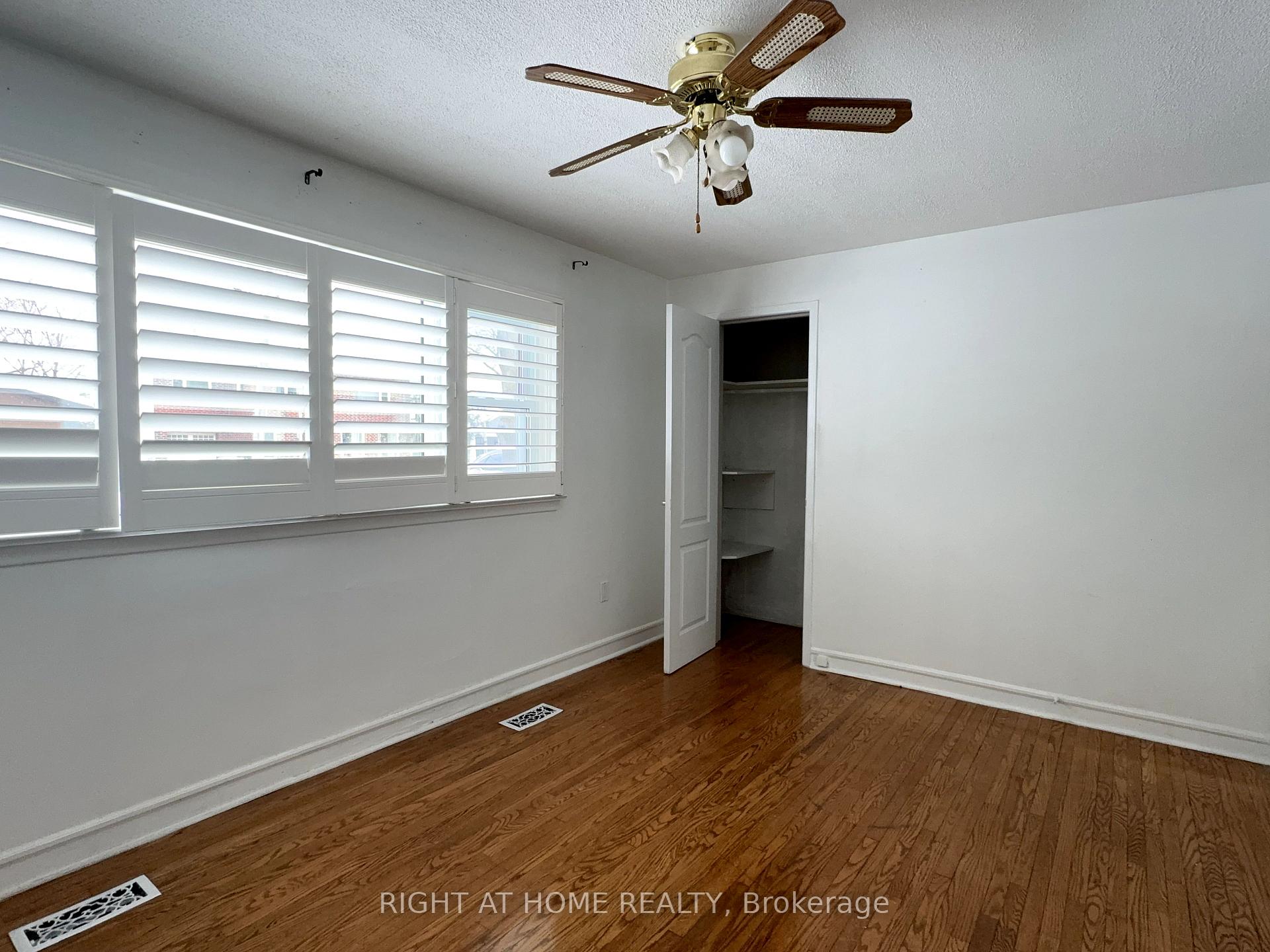 Photo 21 of 92 Vista Drive, Mississauga, Streetsville — HOMEH
