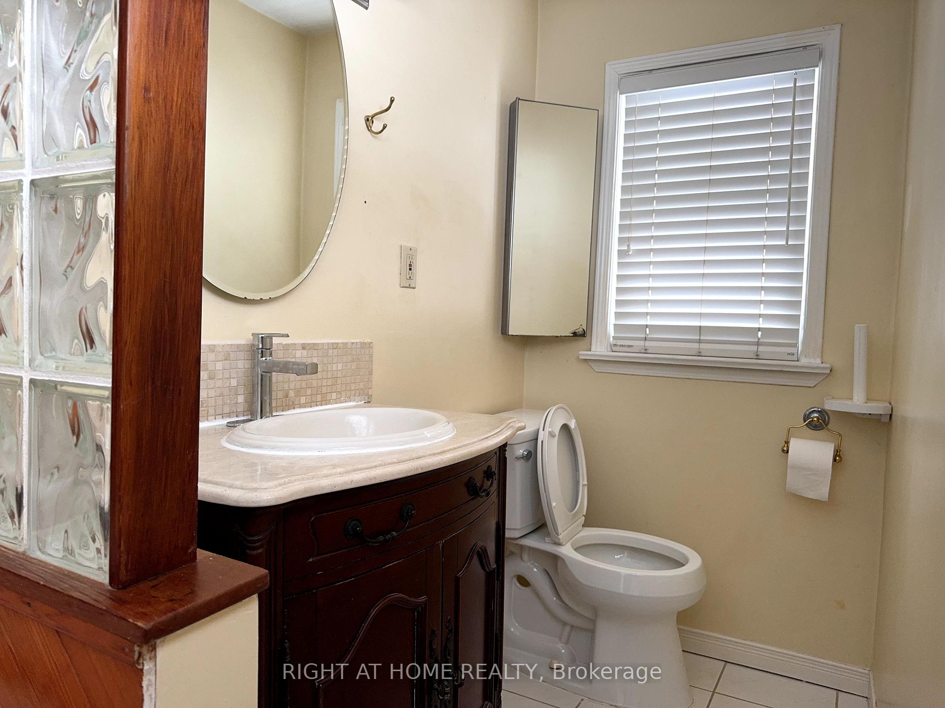 Photo 23 of 92 Vista Drive, Mississauga, Streetsville — HOMEH