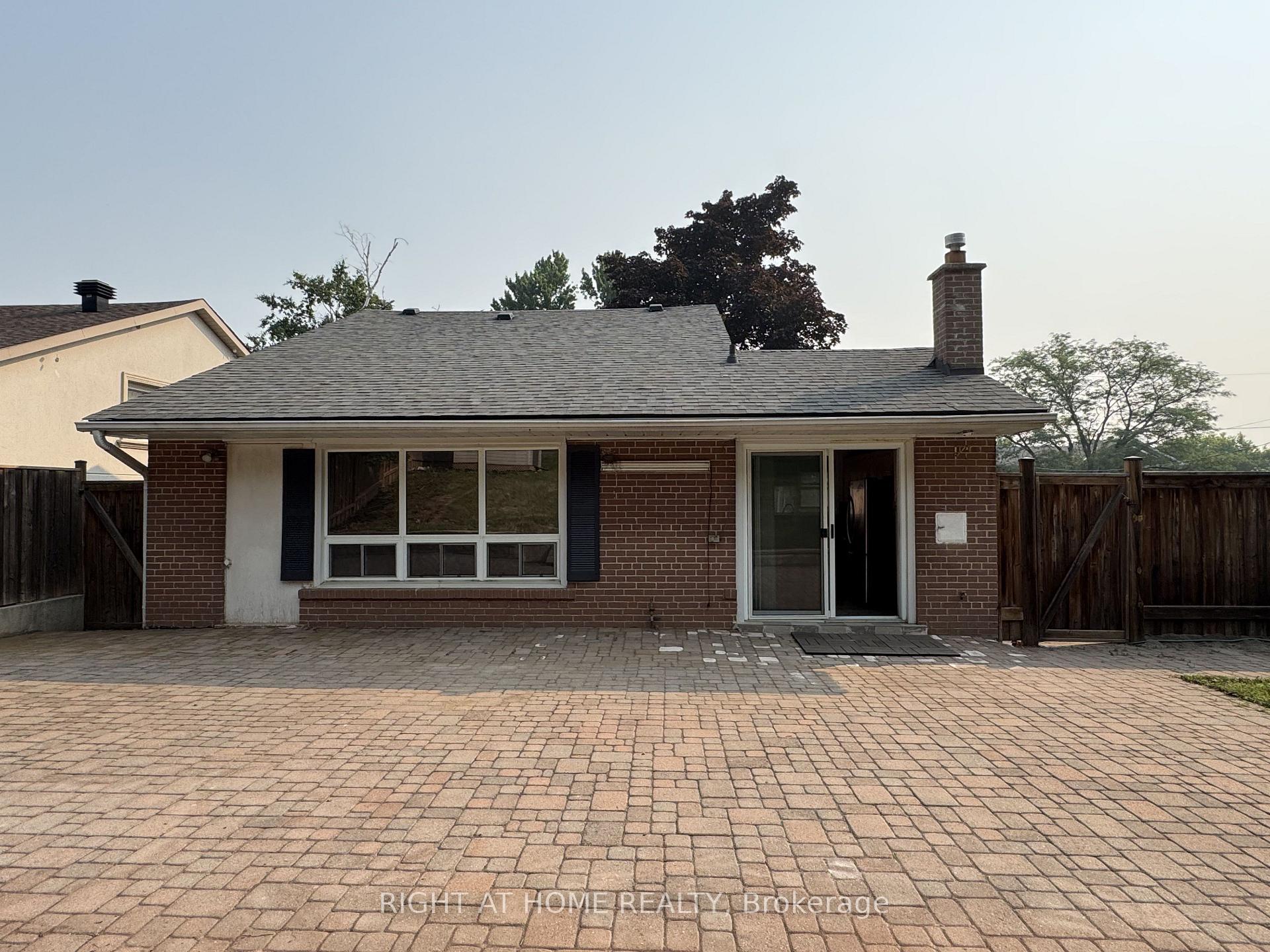 Photo 28 of 92 Vista Drive, Mississauga, Streetsville — HOMEH