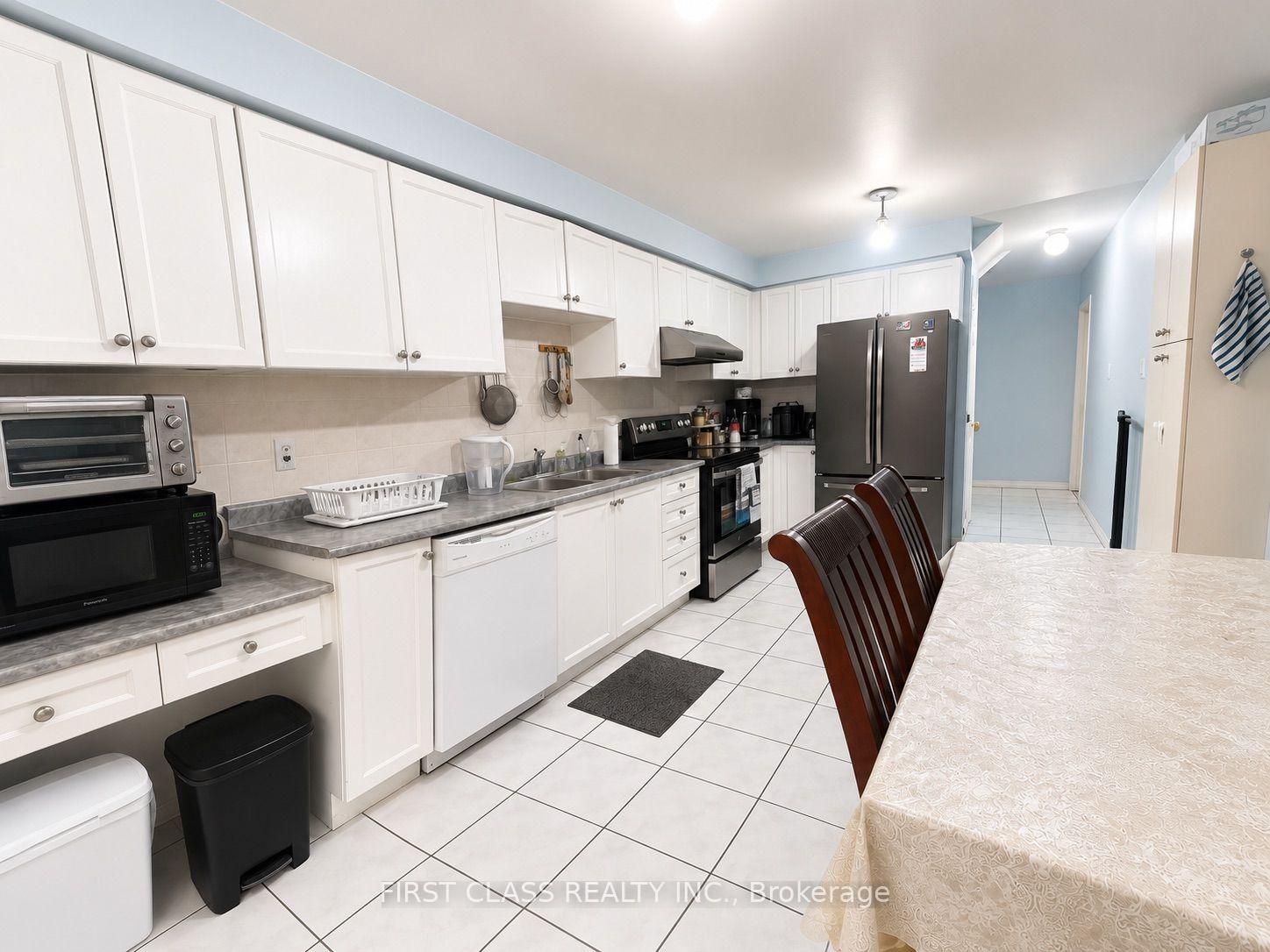 Photo 6 of Unit Upper, 18 Angela Court, Markham, Middlefield — HOMEH