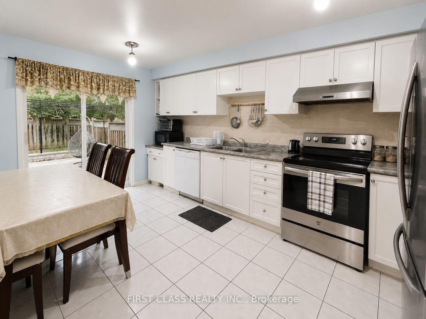 Photo 7 of Unit Upper, 18 Angela Court, Markham, Middlefield — HOMEH