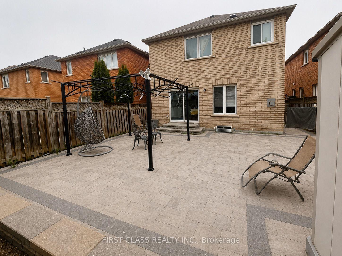 Photo 9 of Unit Upper, 18 Angela Court, Markham, Middlefield — HOMEH