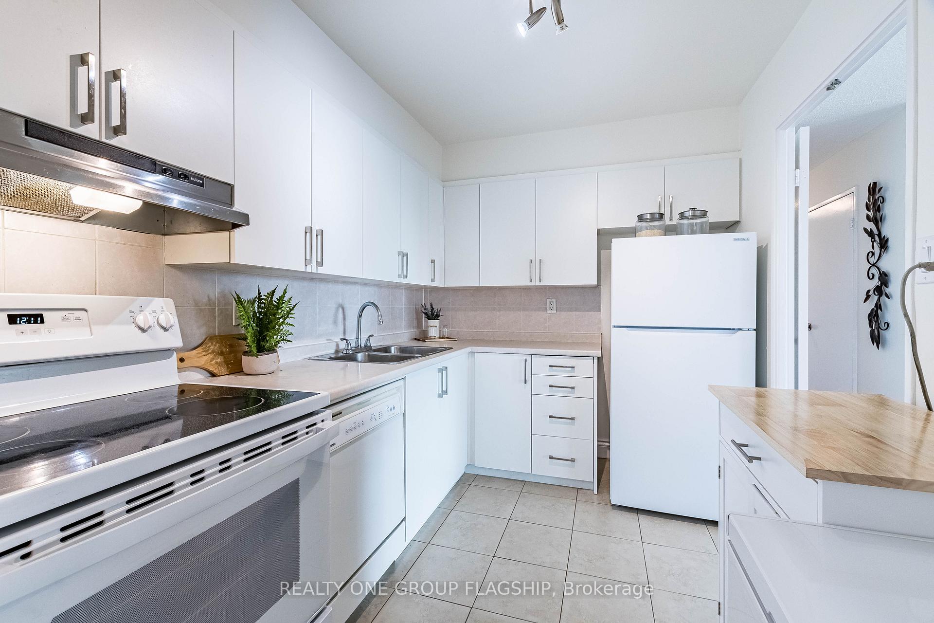 Photo 11 of Unit 1209, 50 Elm Drive E, Mississauga, Mississauga Valleys — HOMEH