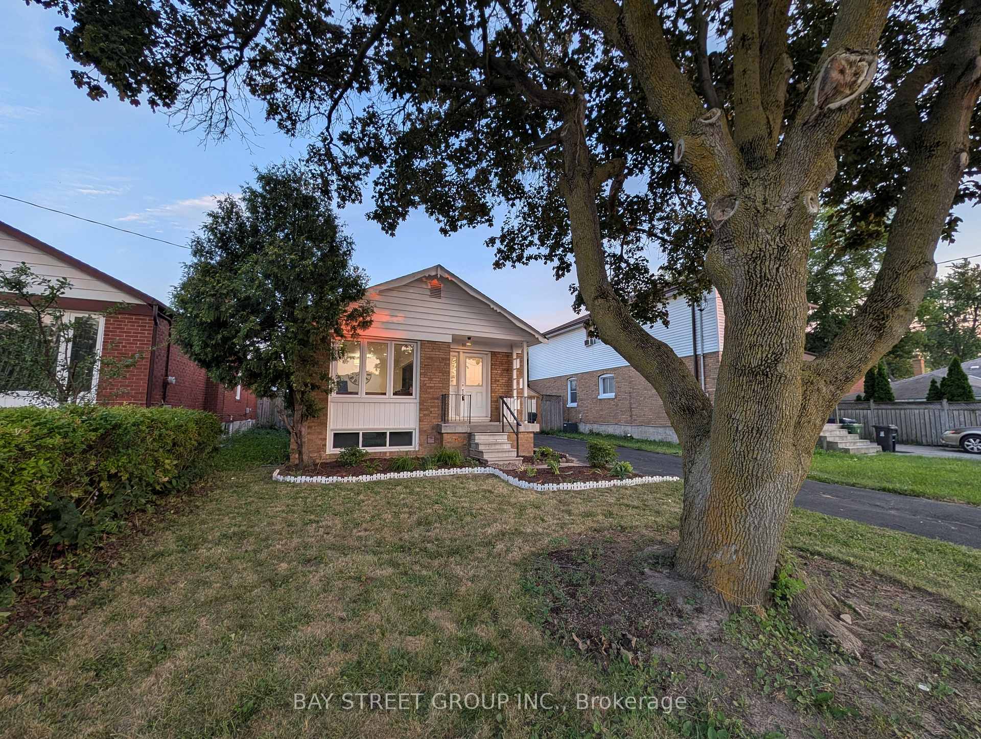 Photo 2 of 88 Frey Crescent, Scarborough, Wexford-Maryvale — HOMEH