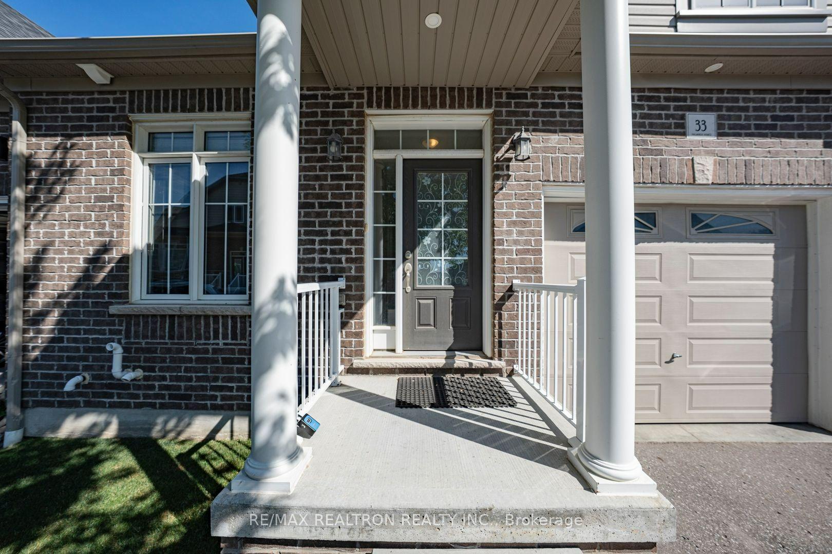Photo 3 of 33 Washburn Path, Clarington, Courtice — HOMEH