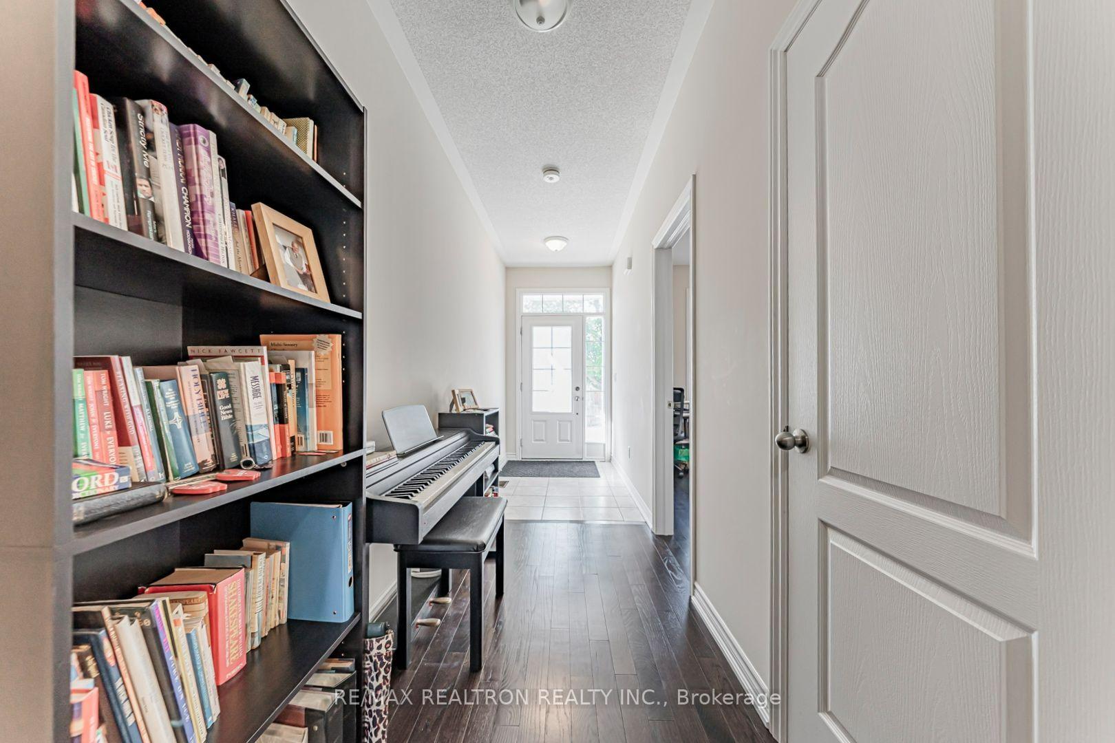Photo 7 of 33 Washburn Path, Clarington, Courtice — HOMEH