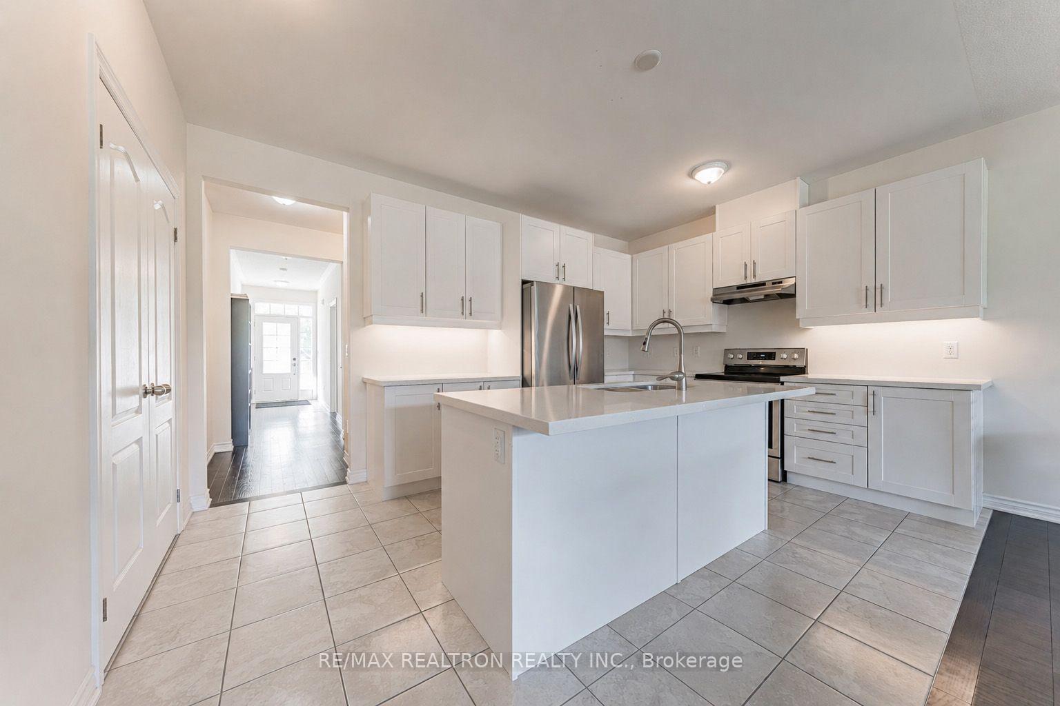 Photo 16 of 33 Washburn Path, Clarington, Courtice — HOMEH