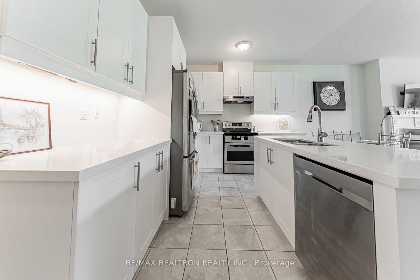 Photo 17 of 33 Washburn Path, Clarington, Courtice — HOMEH