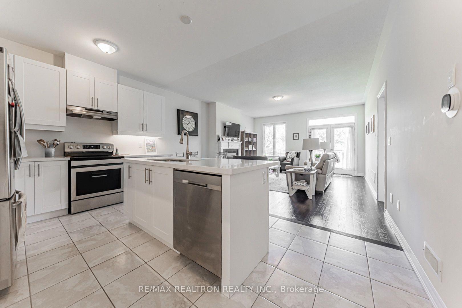 Photo 18 of 33 Washburn Path, Clarington, Courtice — HOMEH
