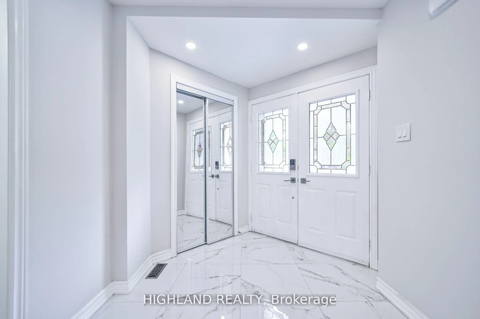 Photo 4 of 3591 Copernicus Drive, Mississauga, Fairview — HOMEH