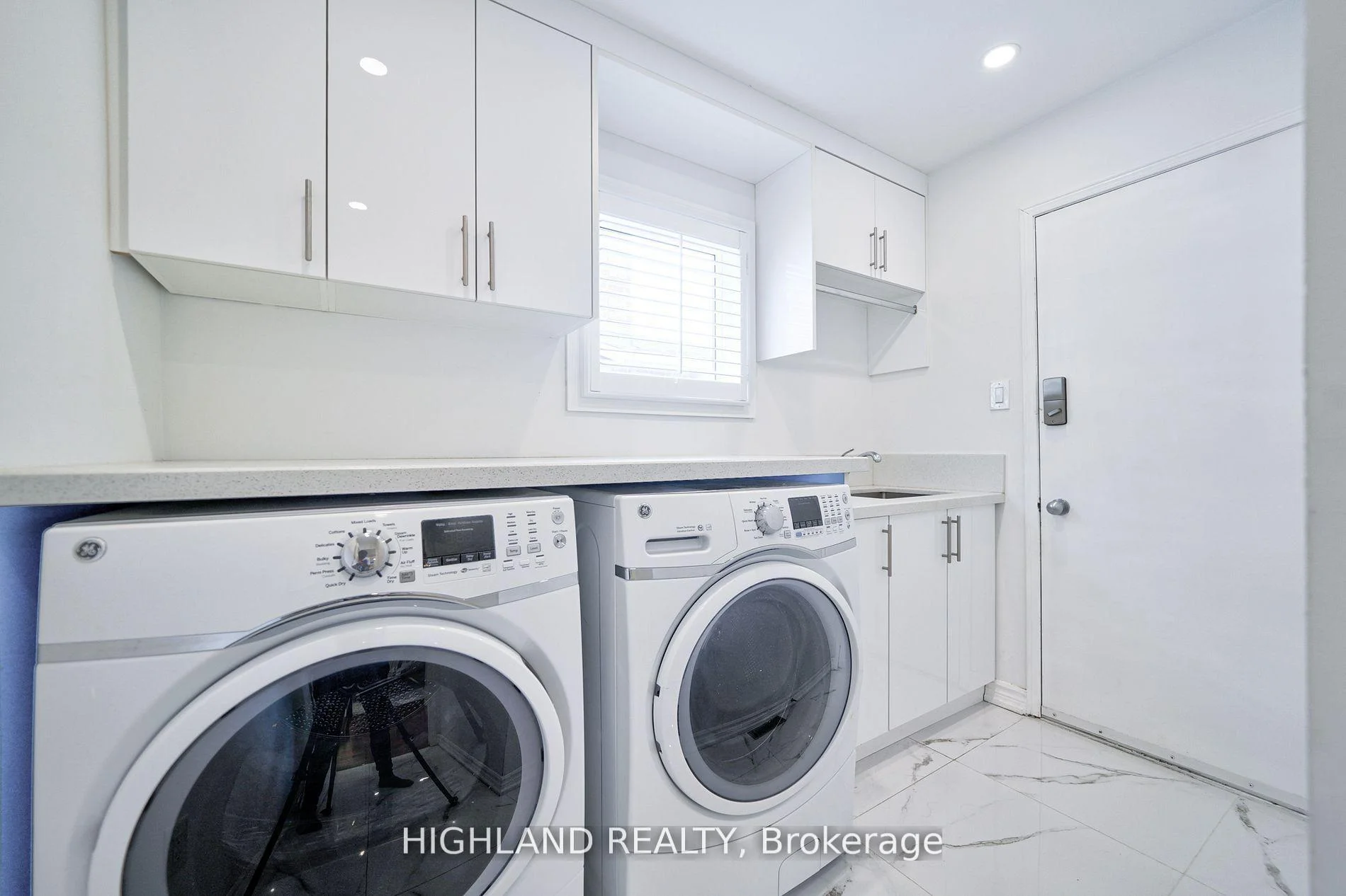 Photo 16 of 3591 Copernicus Drive, Mississauga, Fairview — HOMEH