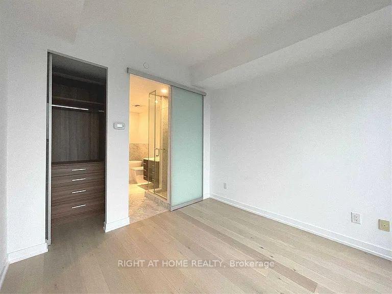 Photo 4 of Unit 4607, 488 University Avenue, Toronto, Kensington-Chinatown — HOMEH