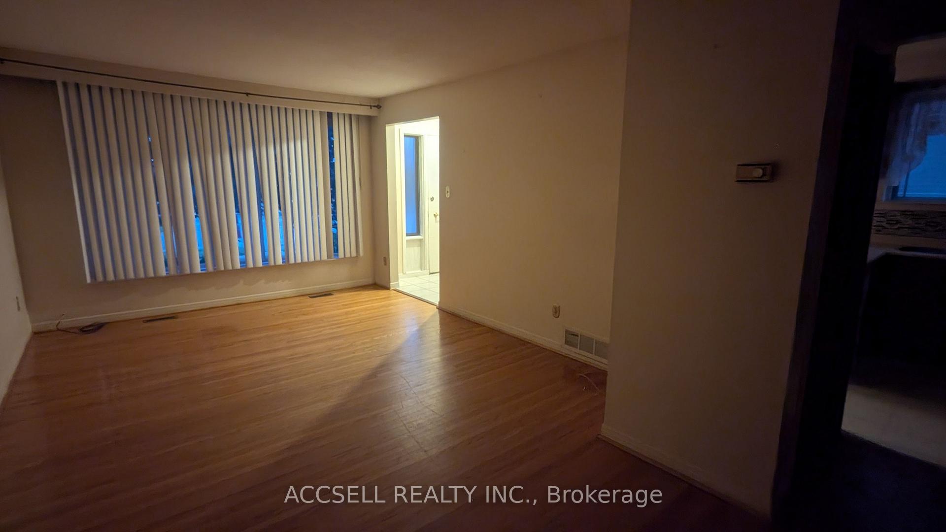 Photo 5 of 1055 Claredale Road, Mississauga, Mineola — HOMEH
