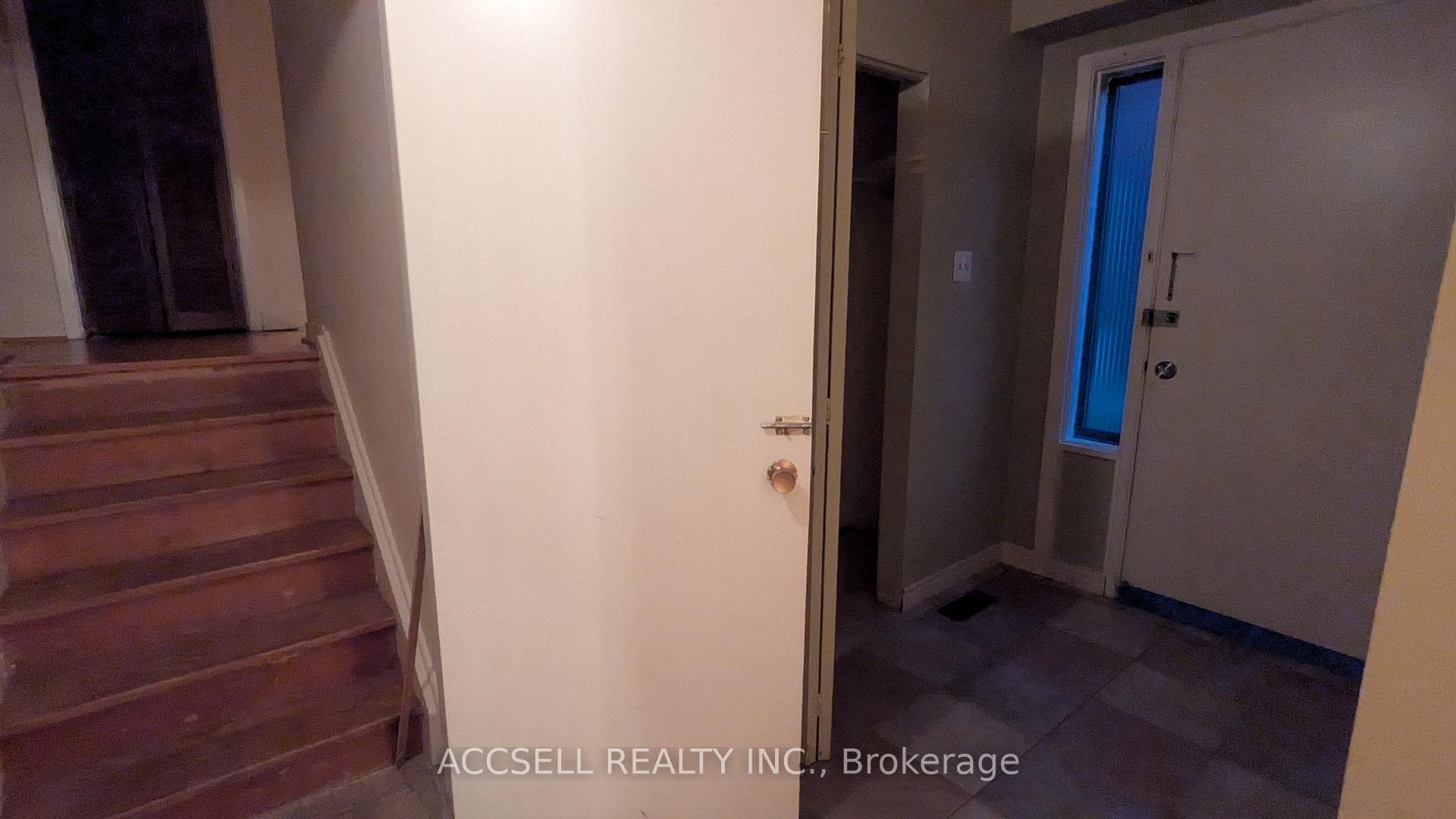 Photo 11 of 1055 Claredale Road, Mississauga, Mineola — HOMEH