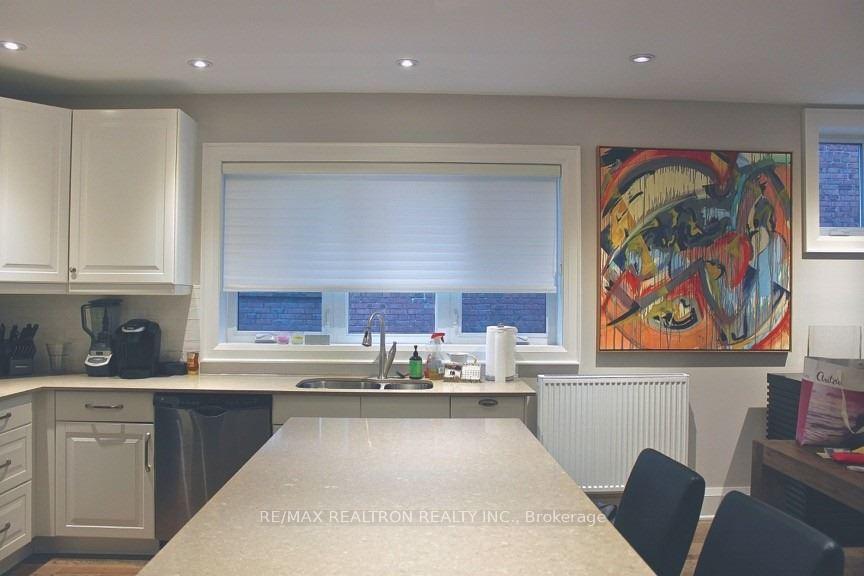Photo 4 of Unit 2, 115 Chaplin Crescent, Toronto, Yonge-Eglinton — HOMEH