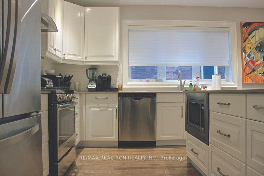 Photo 5 of Unit 2, 115 Chaplin Crescent, Toronto, Yonge-Eglinton — HOMEH