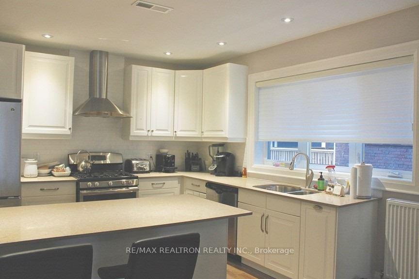 Photo 6 of Unit 2, 115 Chaplin Crescent, Toronto, Yonge-Eglinton — HOMEH