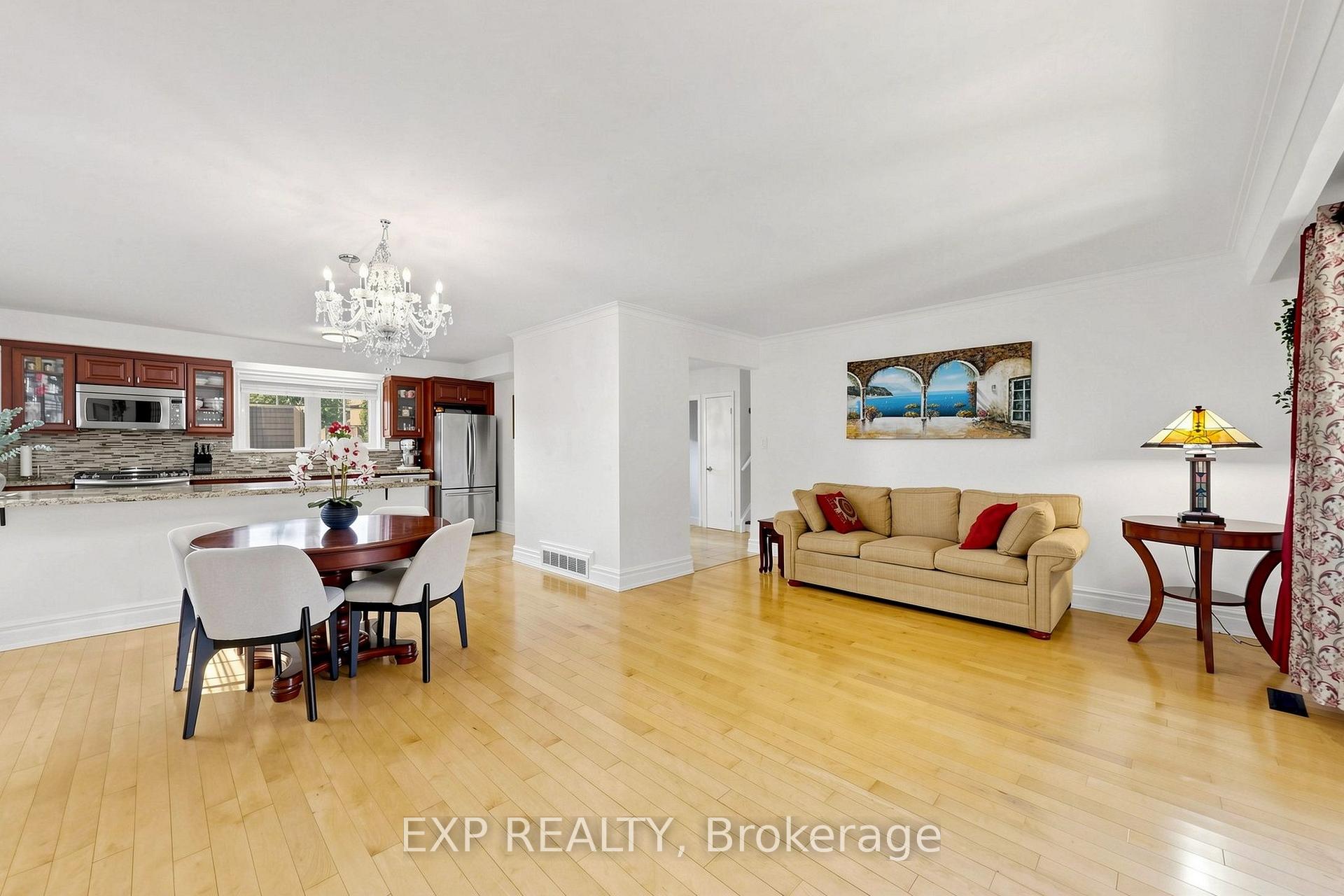 Photo 16 of 77 Letchworth Crescent, North York, Downsview-Roding-CFB — HOMEH
