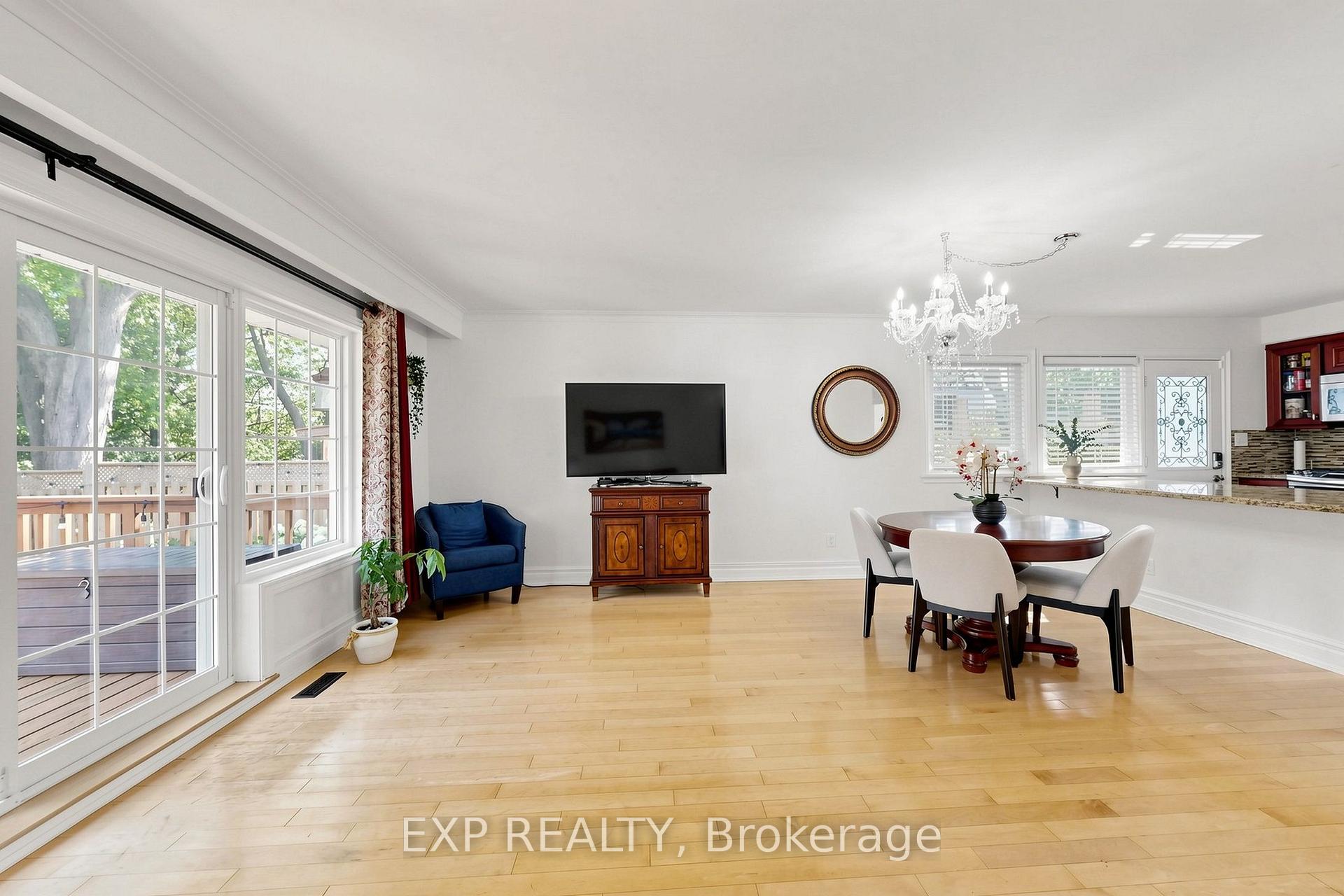 Photo 22 of 77 Letchworth Crescent, North York, Downsview-Roding-CFB — HOMEH